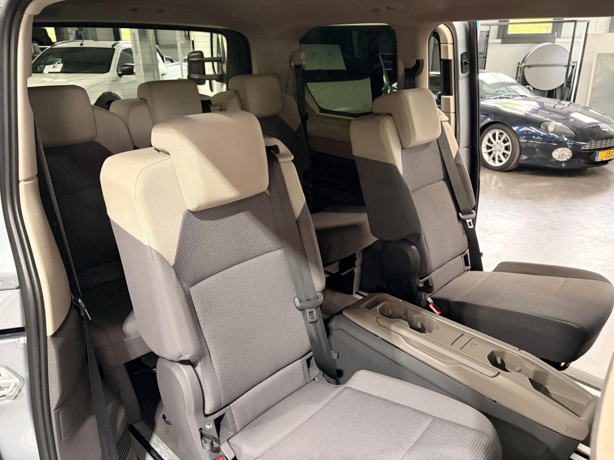 VW Multivan 2.0 TDI 150 7 places (2024) - Photo 10