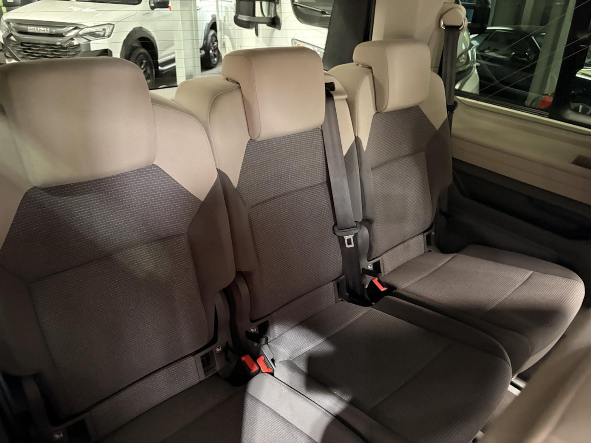 VW Multivan 2.0 TDI 150 7 places (2024) - Photo 11