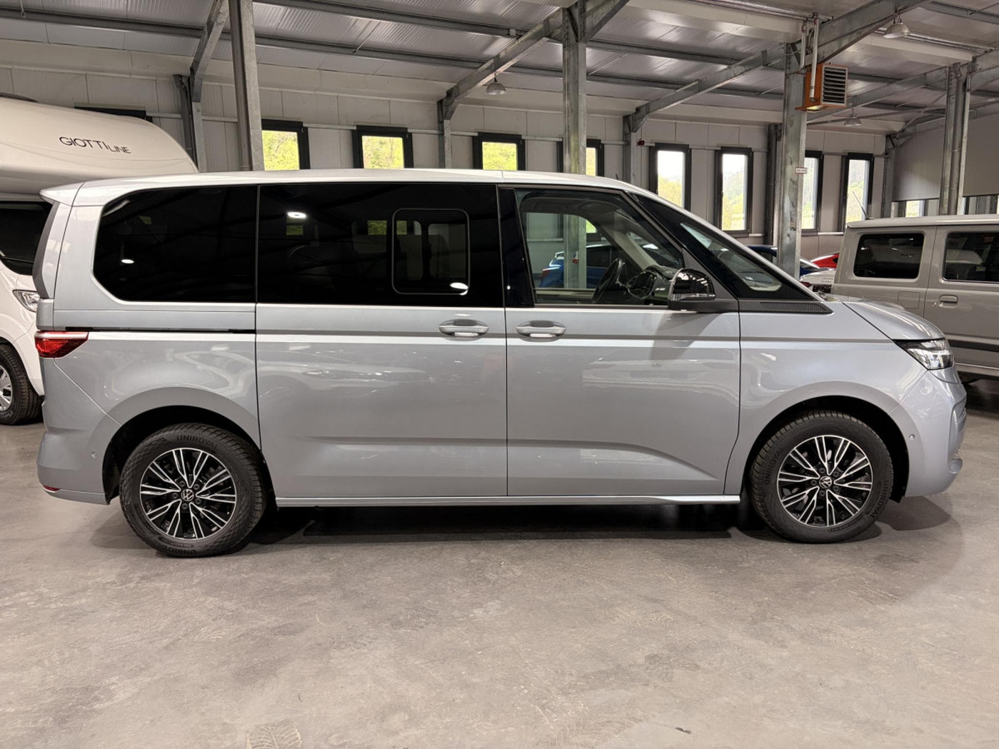 VW Multivan 2.0 TDI 150 7 places (2024) - Photo 2