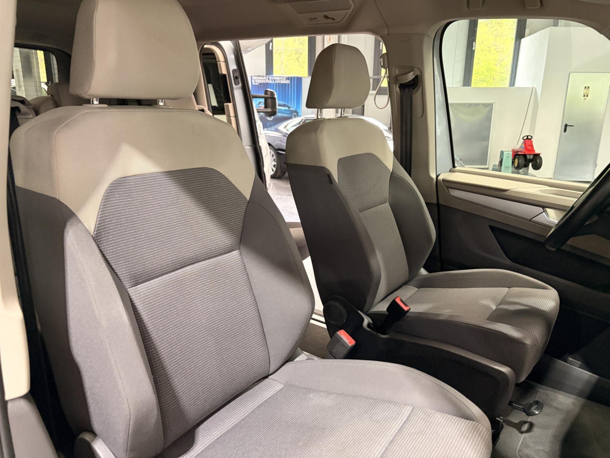 VW Multivan 2.0 TDI 150 7 places (2024) - Photo 9