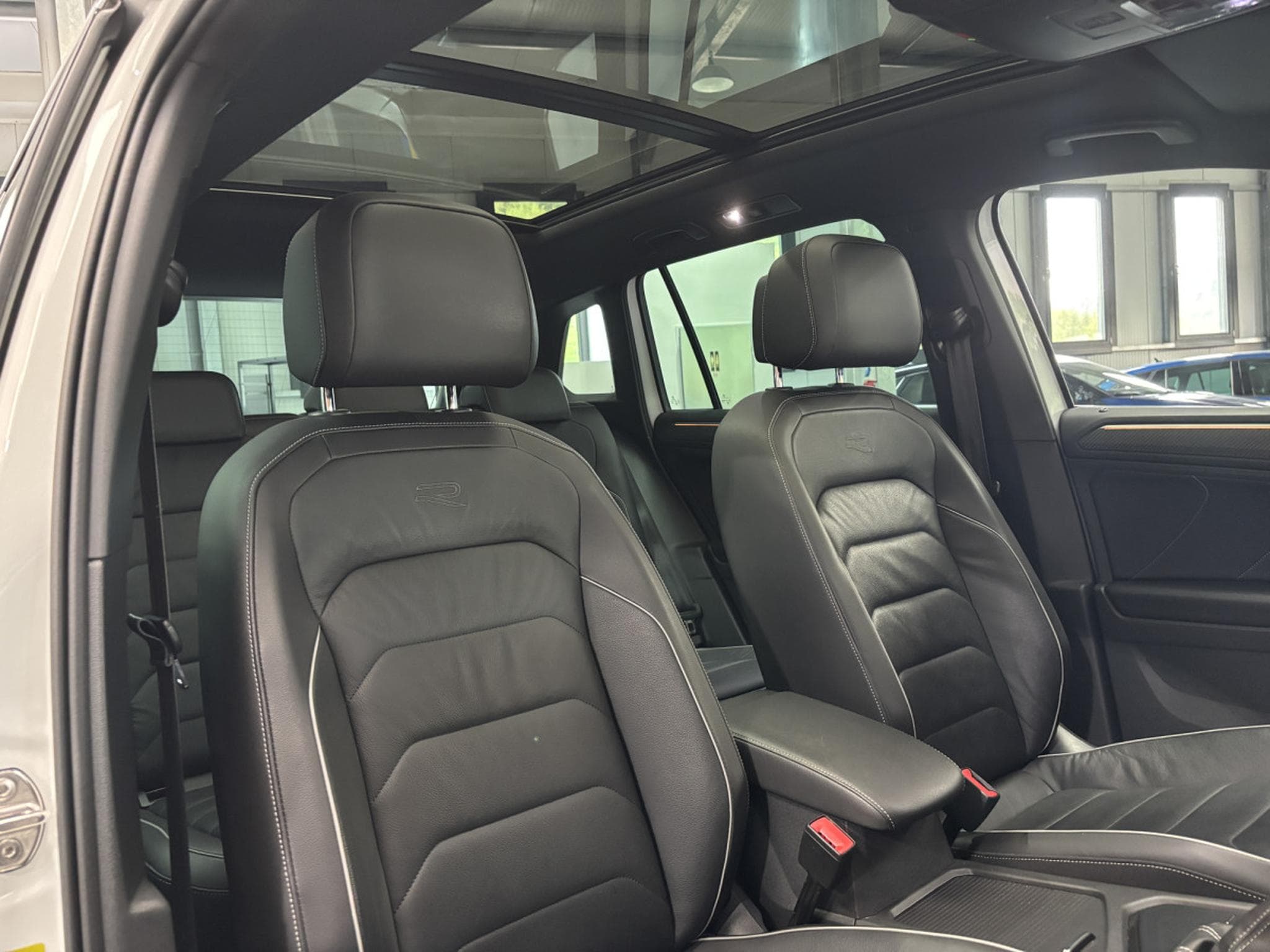 VW Tiguan 1.4 TSI Plug-in Hybrid R-Line (2022) - Photo 12