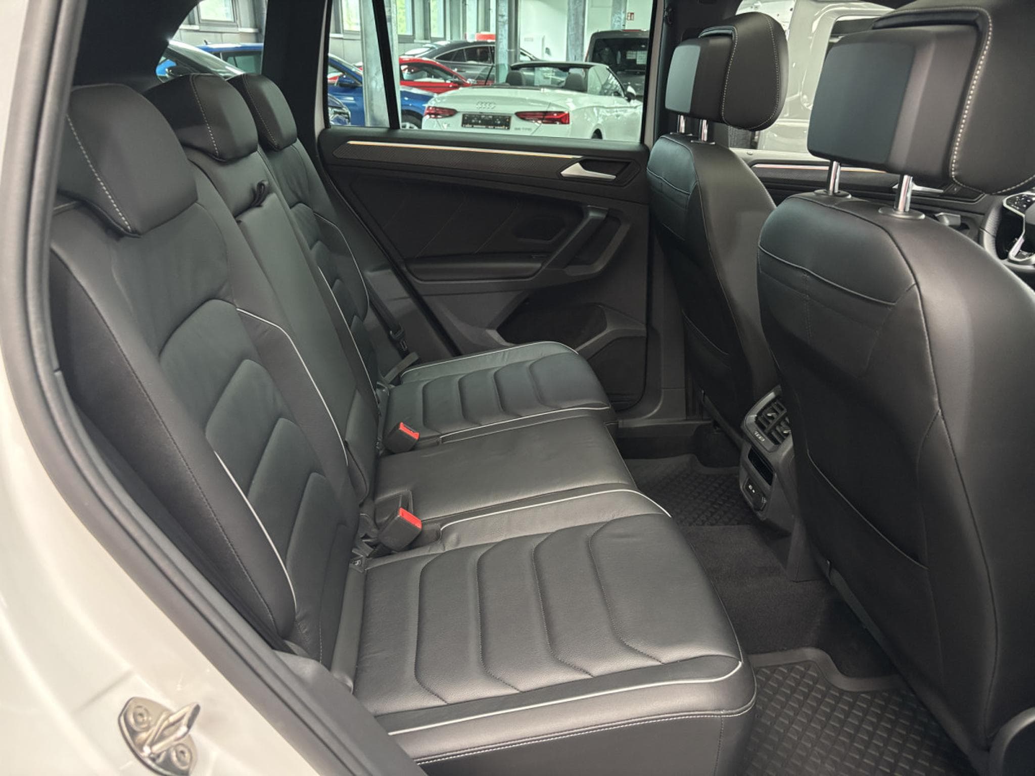 VW Tiguan 1.4 TSI Plug-in Hybrid R-Line (2022) - Photo 13