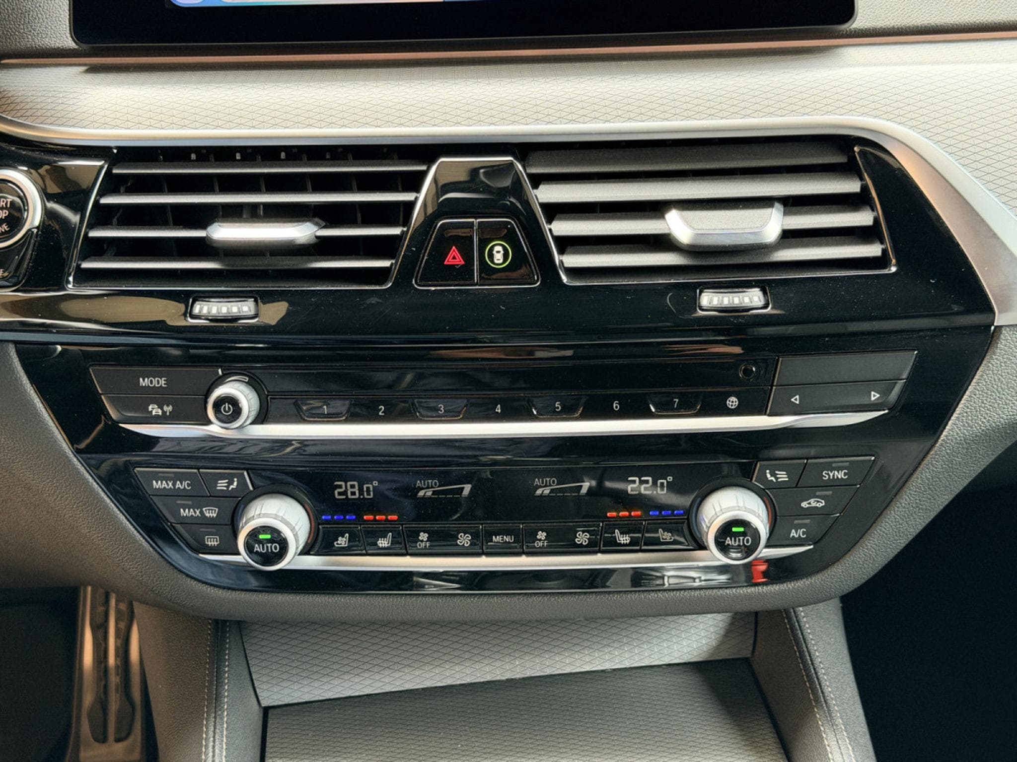 BMW 530 i Touring PACK-M Int/Ext  Head-up Car Play 252CV (2020) - Photo 14