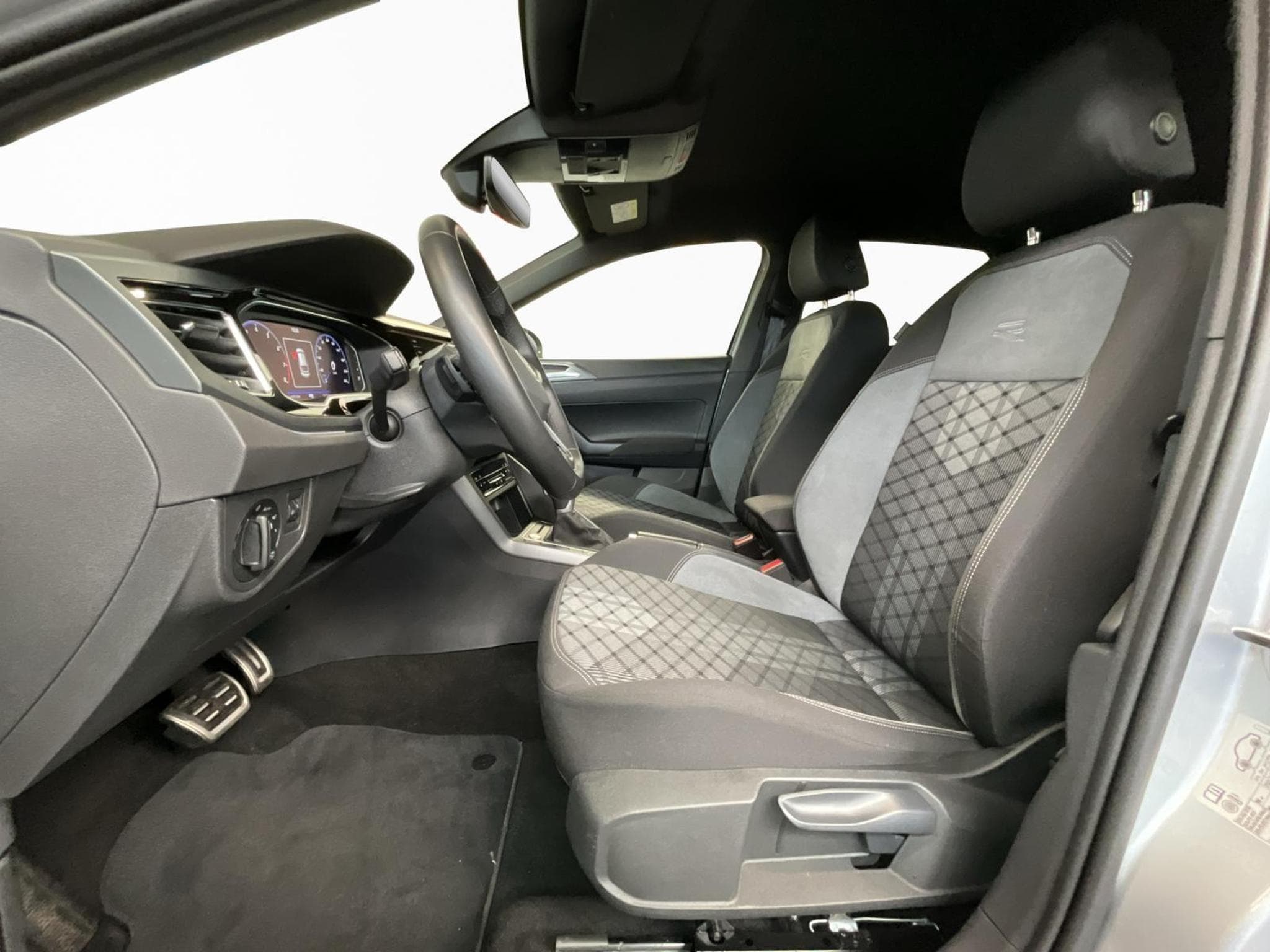VW Taigo R-Line+DSG+P.Technik+P.Lum. (2022) - Foto 11