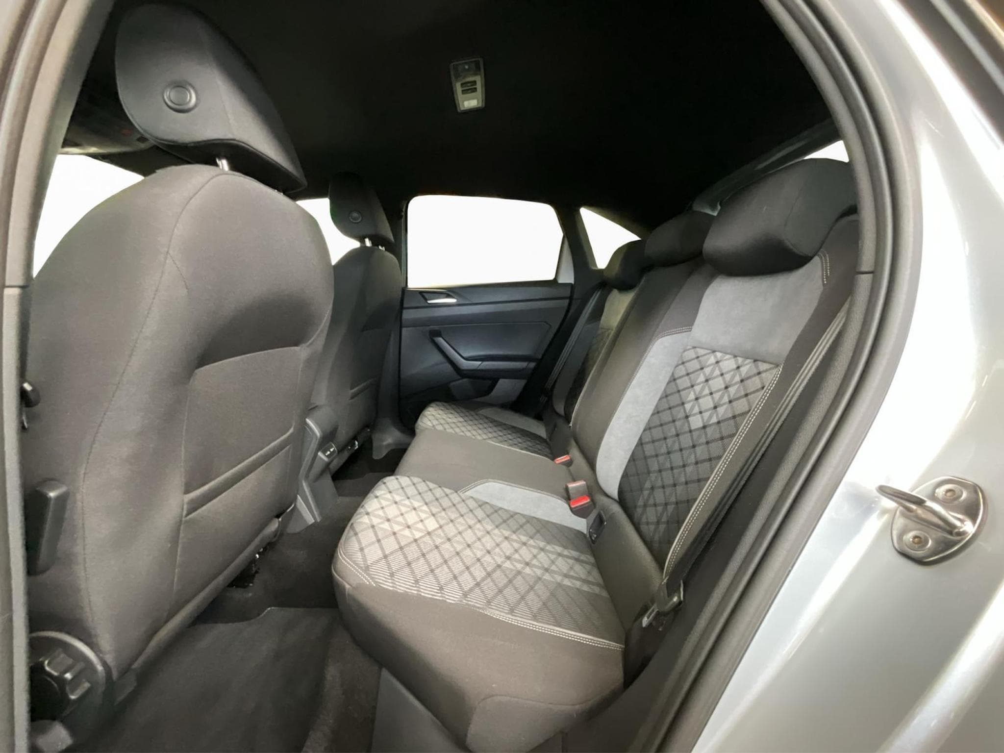 VW Taigo R-Line+DSG+P.Technik+P.Lum. (2022) - Foto 18