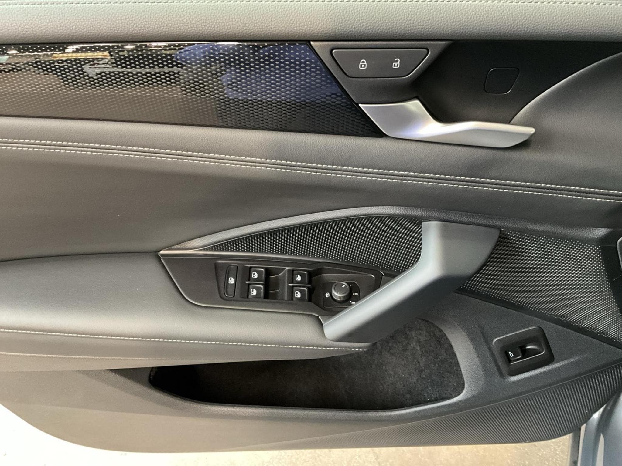 VW Tiguan Life+DSG+P.Design+LED-Plus+Navi (2024) - Foto 10