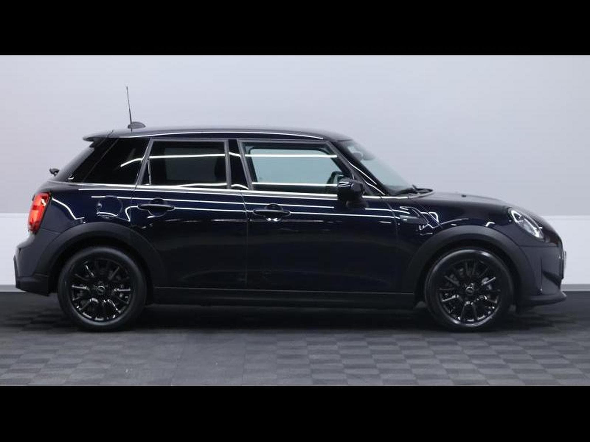 MINI Cooper 1.6 136 hatch auto (2024) - Photo 3