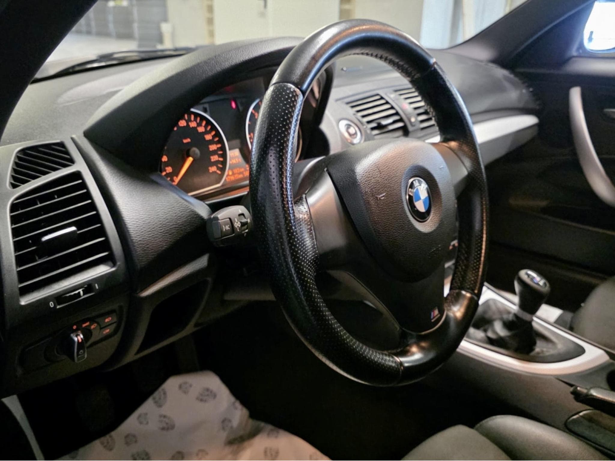 BMW 118 D COUPE M SPORT PAKET BI-XENON (2011) - Foto 9