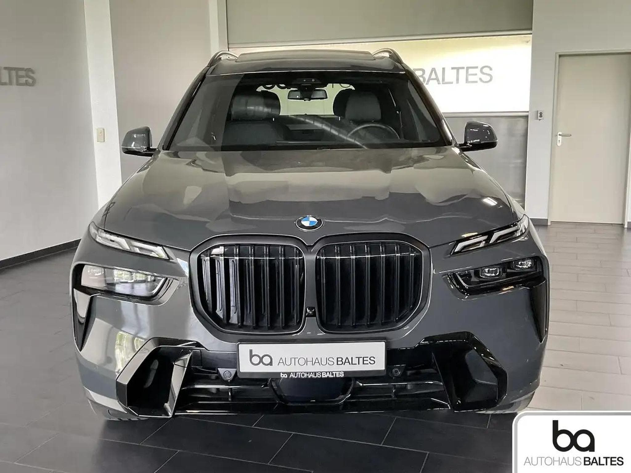 BMW X7 (2025) - Photo 2
