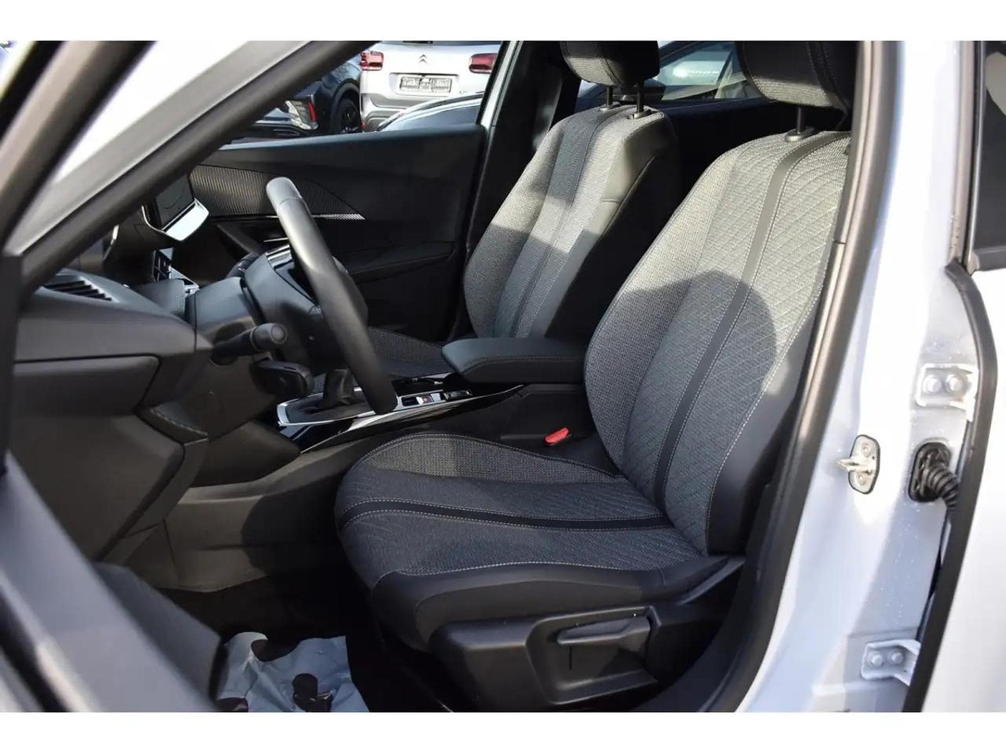 Peugeot 2008 (2025) - Photo 6