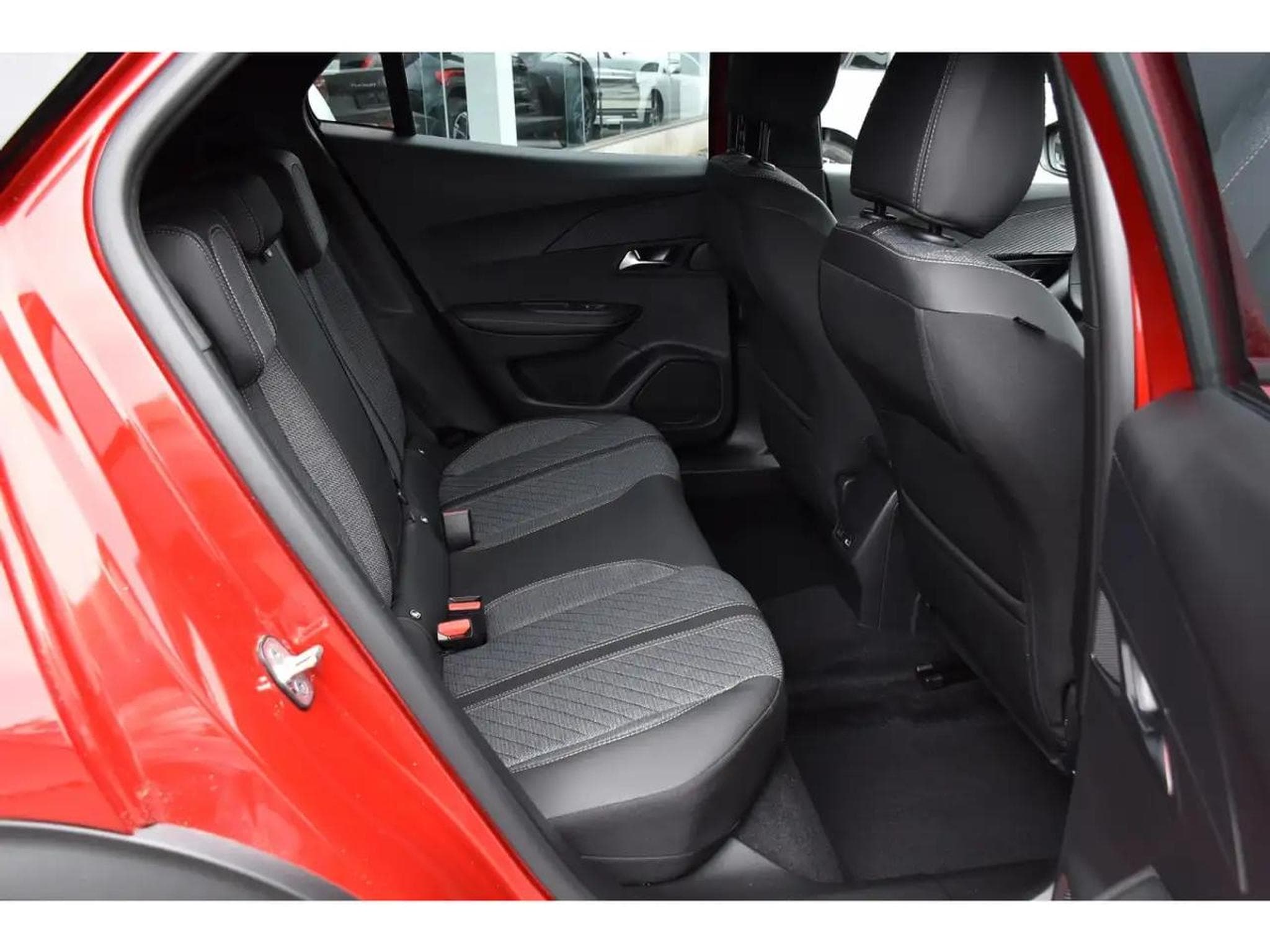 Peugeot 2008 (2025) - Photo 8