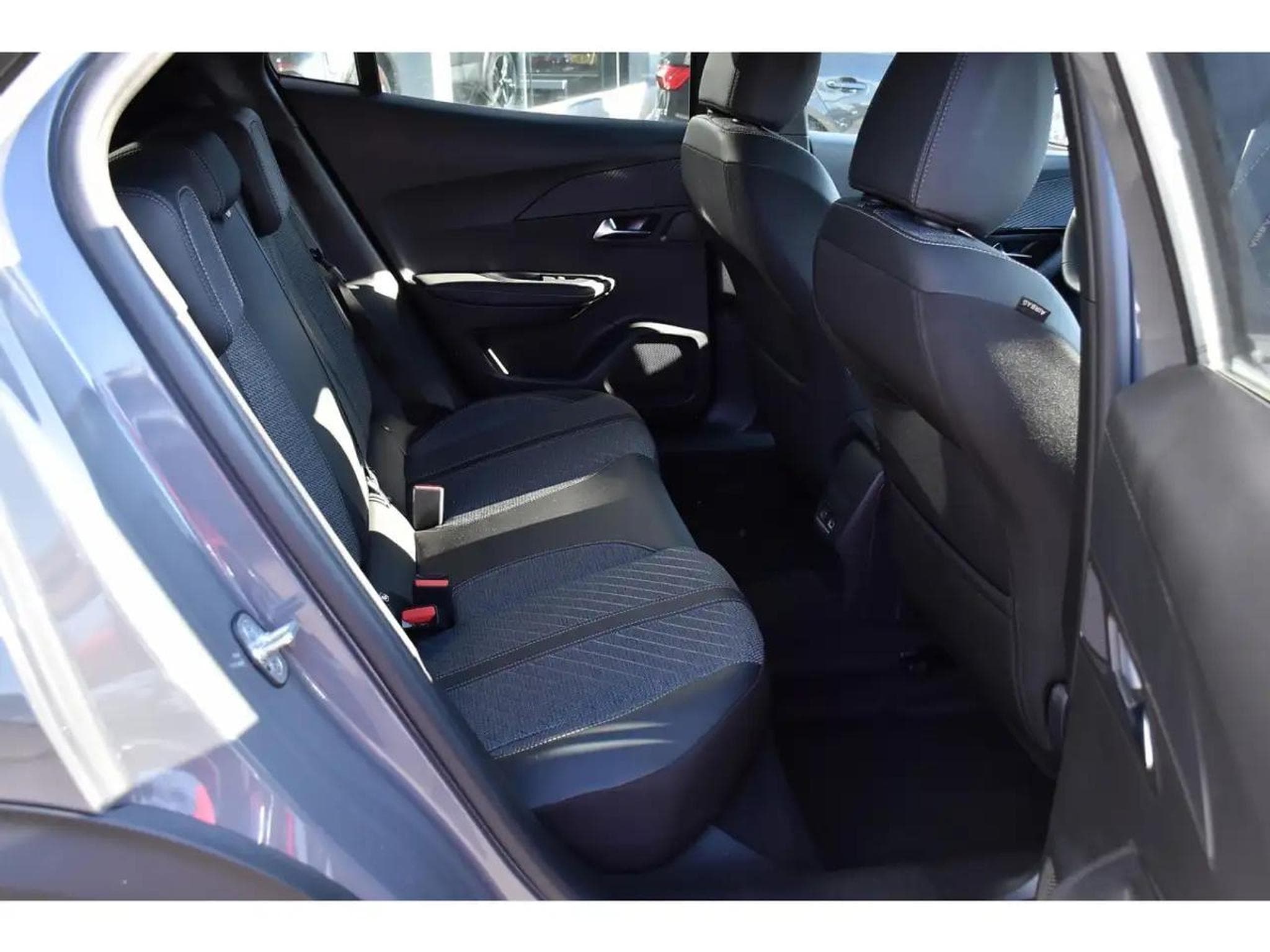 Peugeot 2008 (2025) - Photo 8