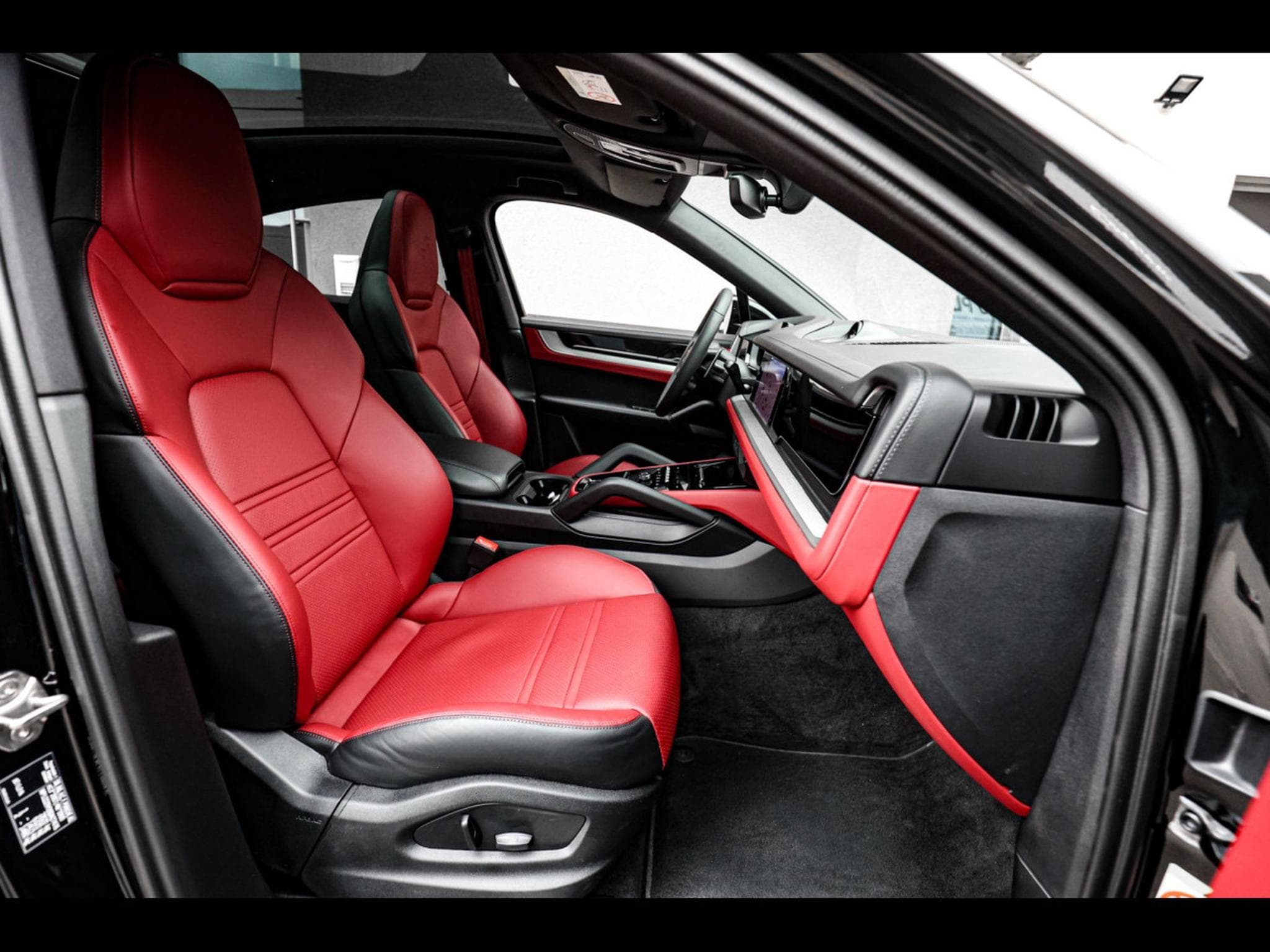 Porsche Cayenne COUPE III (2) 3.0 V6 (353 CH) – CHROMITE BLACK METALLIC (2025) - Foto 19