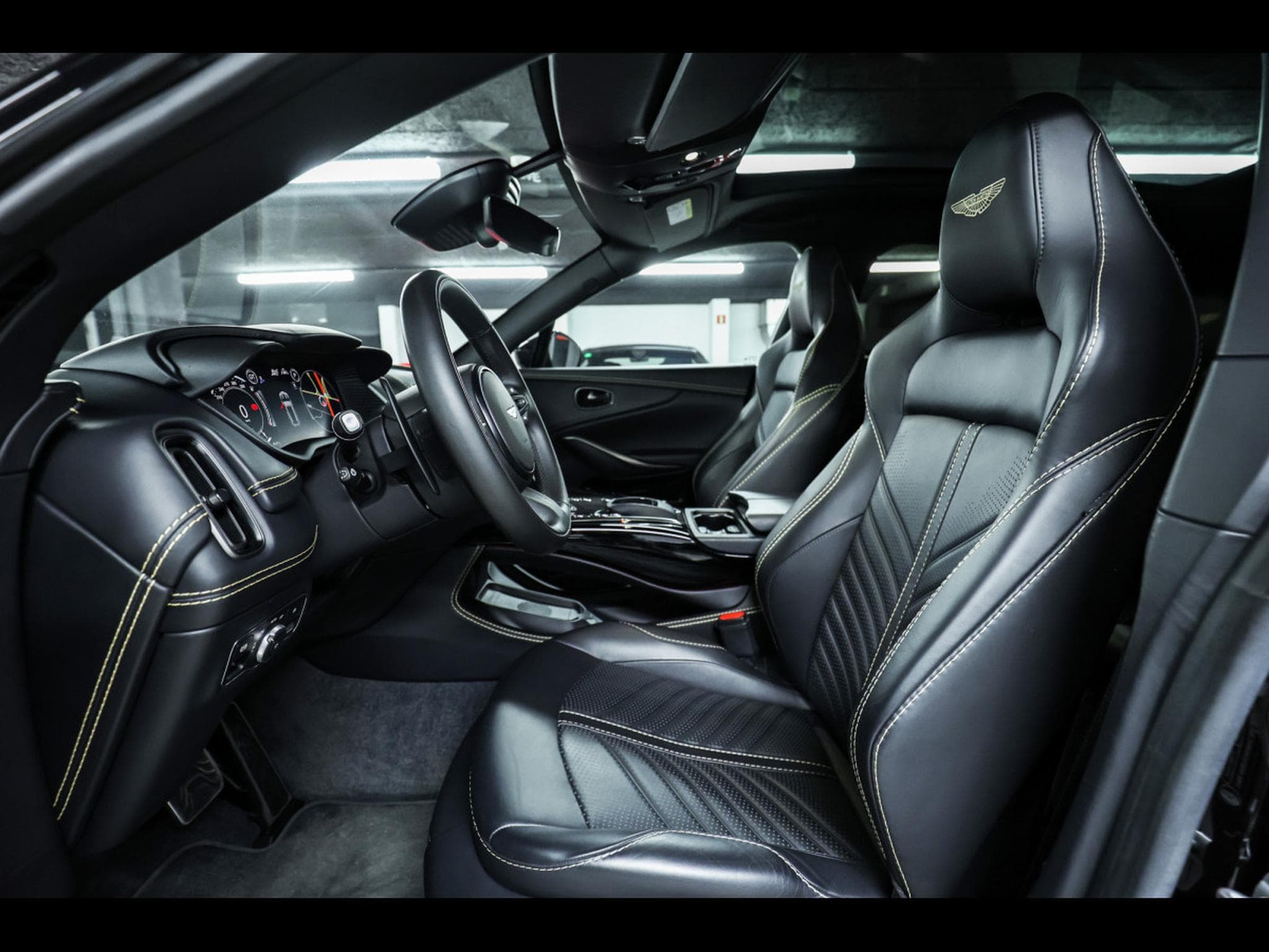 Aston-Martin DBX 707 4.0 V8 - ONYX BLACK METALLIC (2023) - Photo 11
