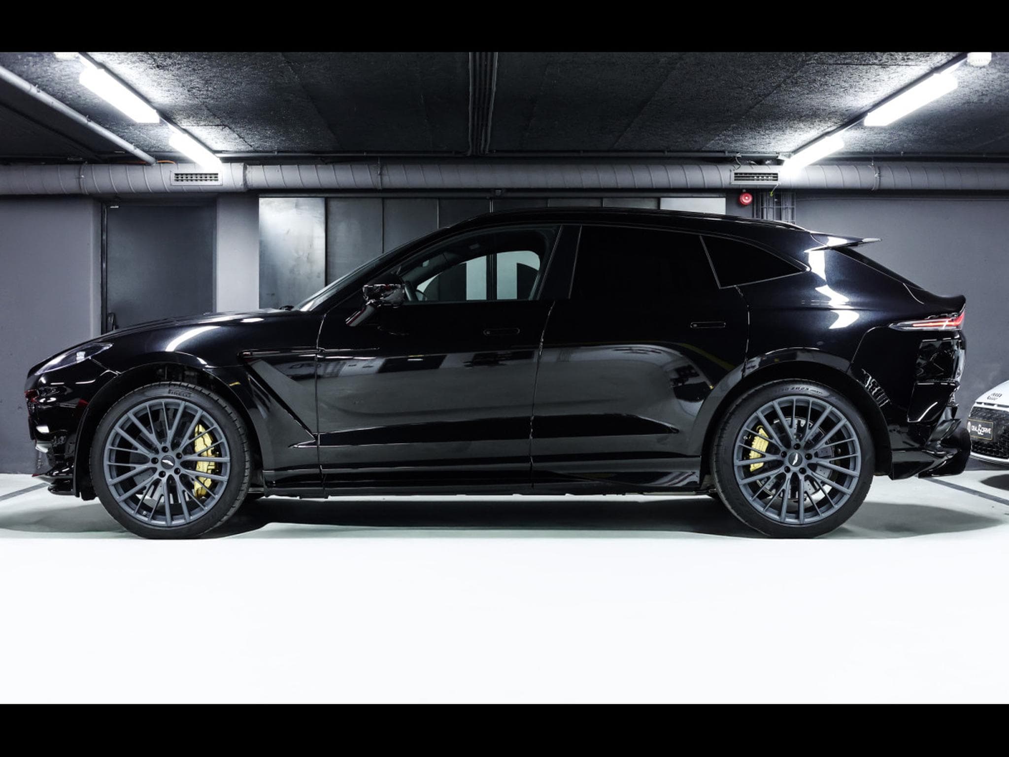 Aston-Martin DBX 707 4.0 V8 - ONYX BLACK METALLIC (2023) - Photo 2