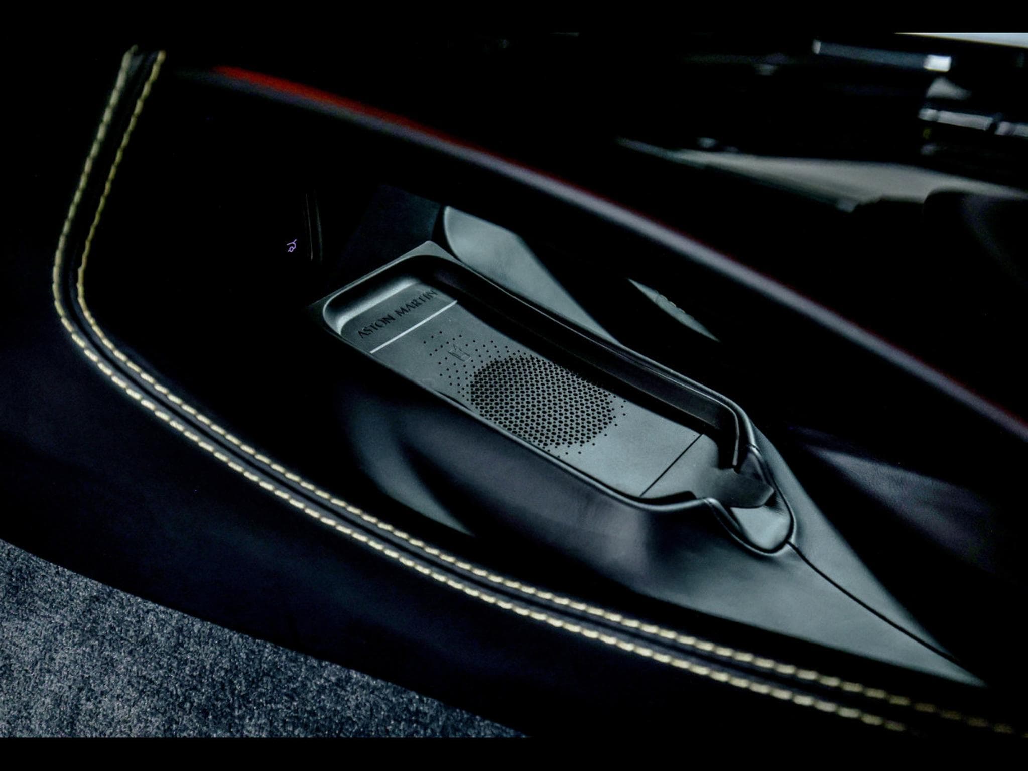 Aston-Martin DBX 707 4.0 V8 - ONYX BLACK METALLIC (2023) - Photo 22