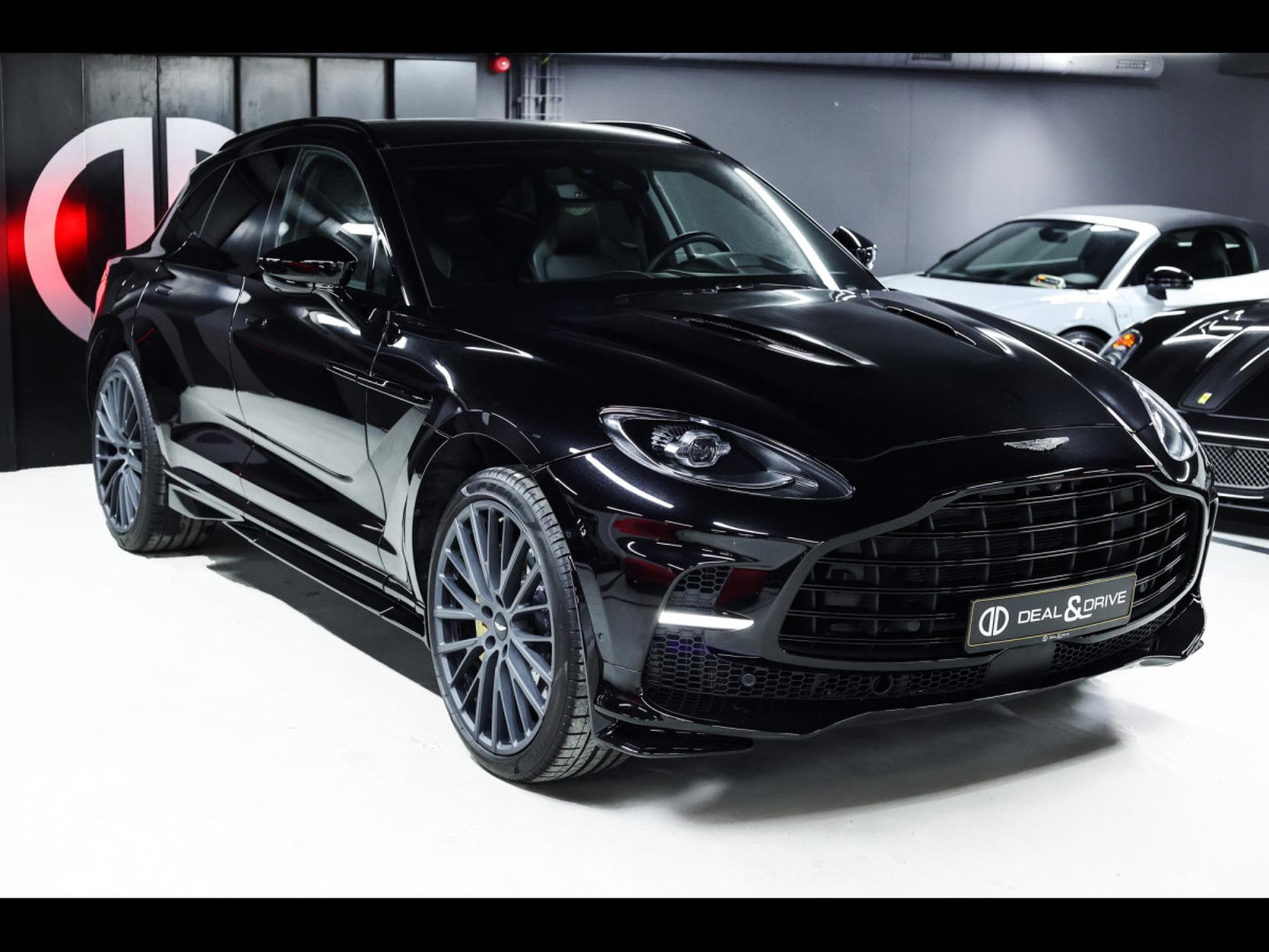 Aston-Martin DBX 707 4.0 V8 - ONYX BLACK METALLIC (2023) - Photo 6