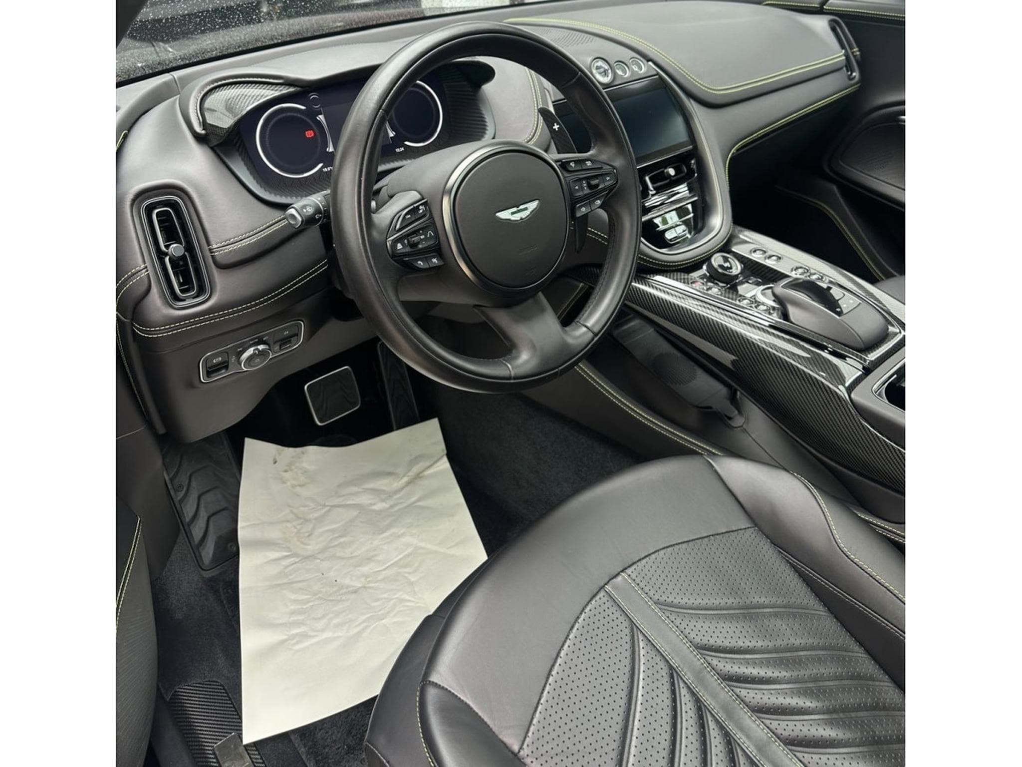 Aston-Martin DBX DBX 707 V8 4x4 / FULL CARBON (2023) - Foto 6