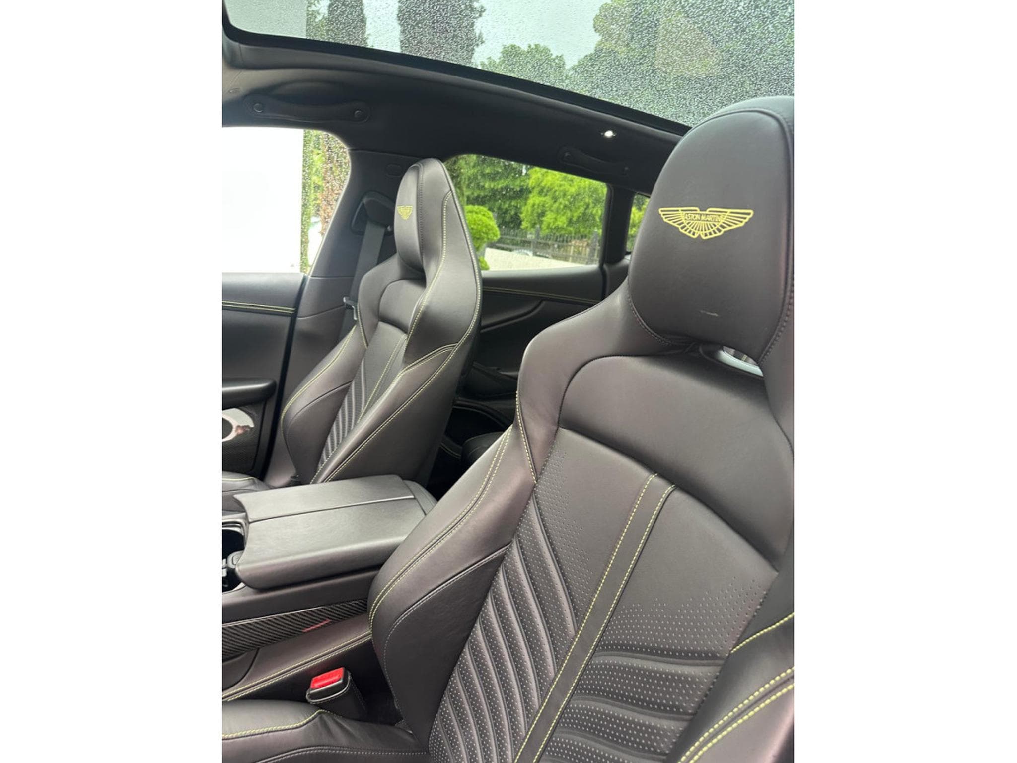 Aston-Martin DBX DBX 707 V8 4x4 / FULL CARBON (2023) - Foto 7