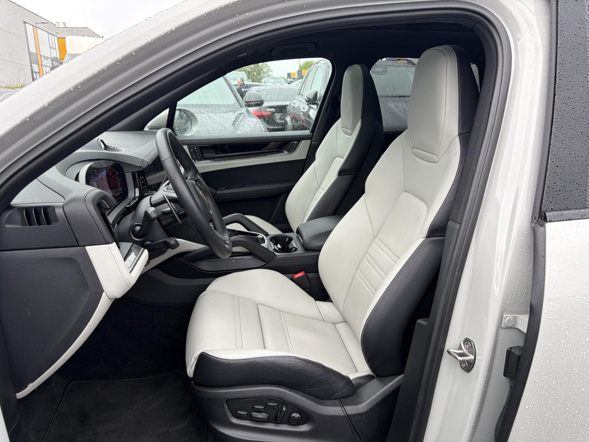 Porsche Cayenne S 4.0 441/ BI-COLOR/ CARBON/ (2023) - Foto 4