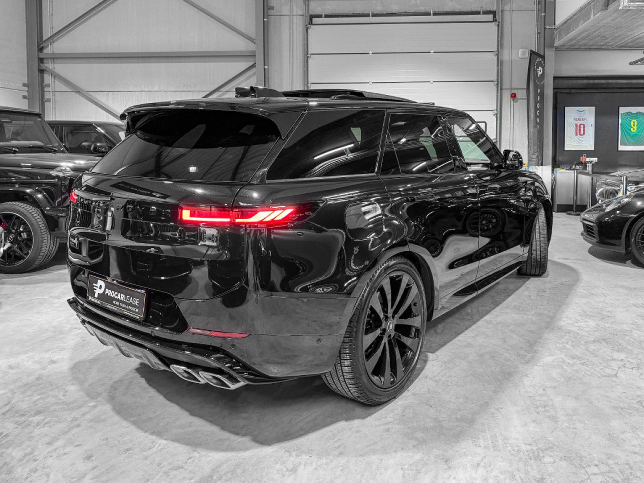 Land-Rover Range Rover Sport P530 V8 FIRST EDITION BLACK PACK (2023) - Photo 14