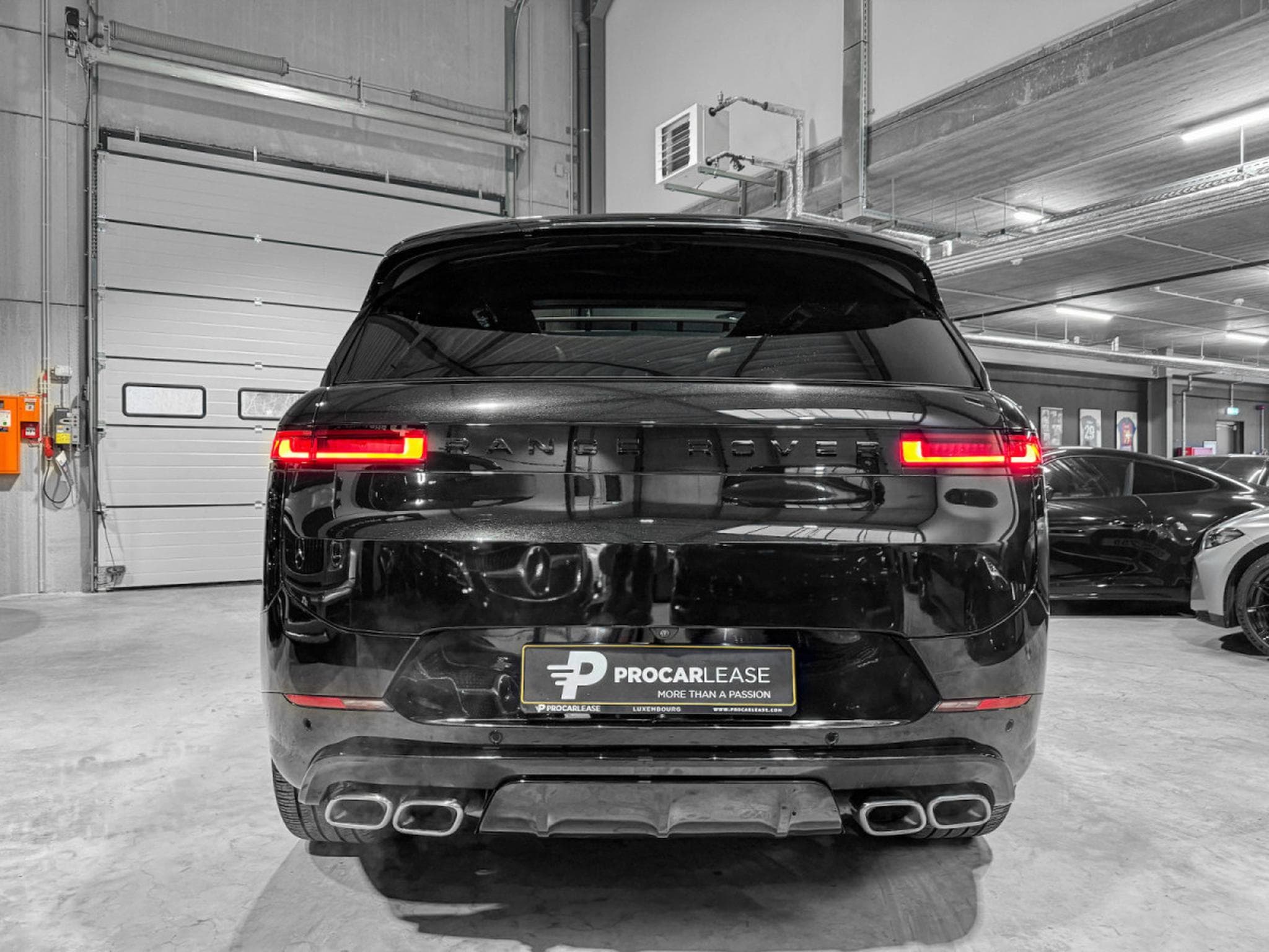 Land-Rover Range Rover Sport P530 V8 FIRST EDITION BLACK PACK (2023) - Photo 15