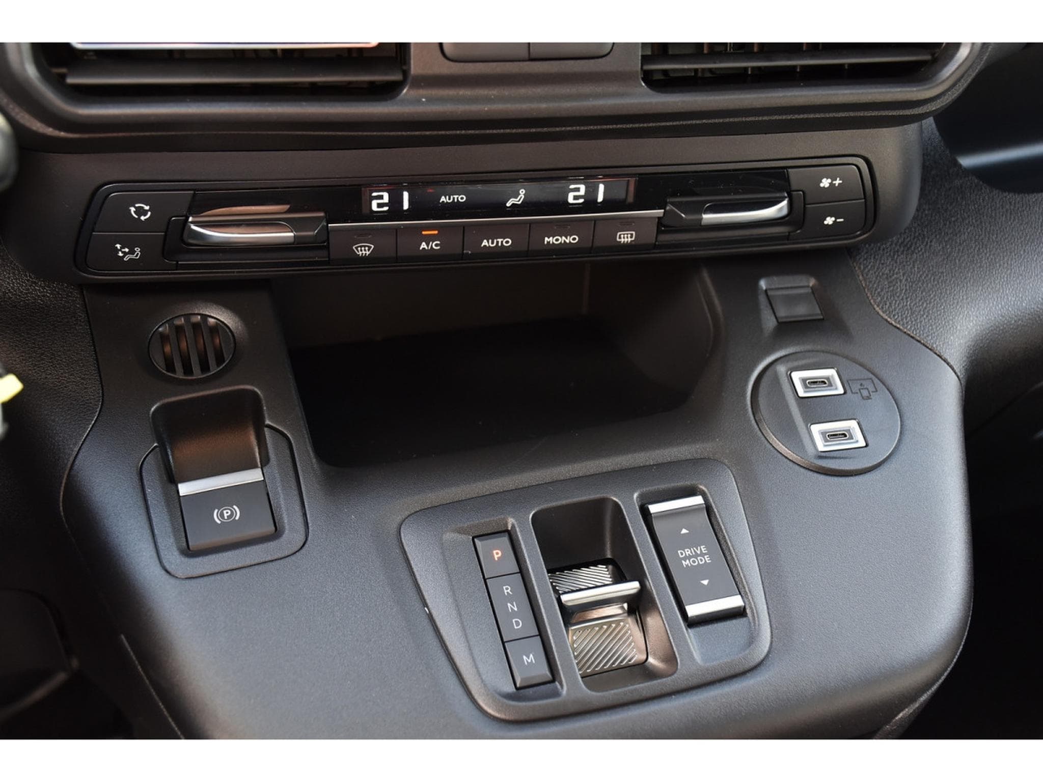 Citroën Berlingo 1.5 BlueHDI 130 EAT8 5 Pl. REGUL SMARTPHONE LED NEUF (2026) - Foto 17