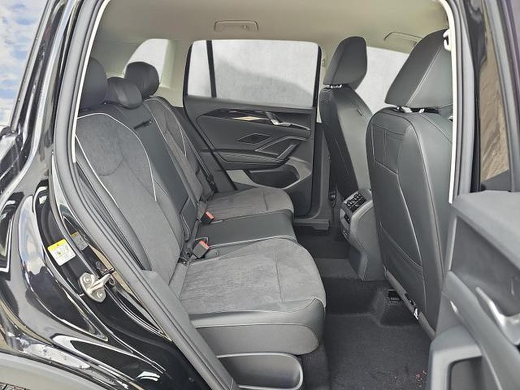 VW Tiguan 2.0 TDI 110 kW Elegance (2026) - Photo 13