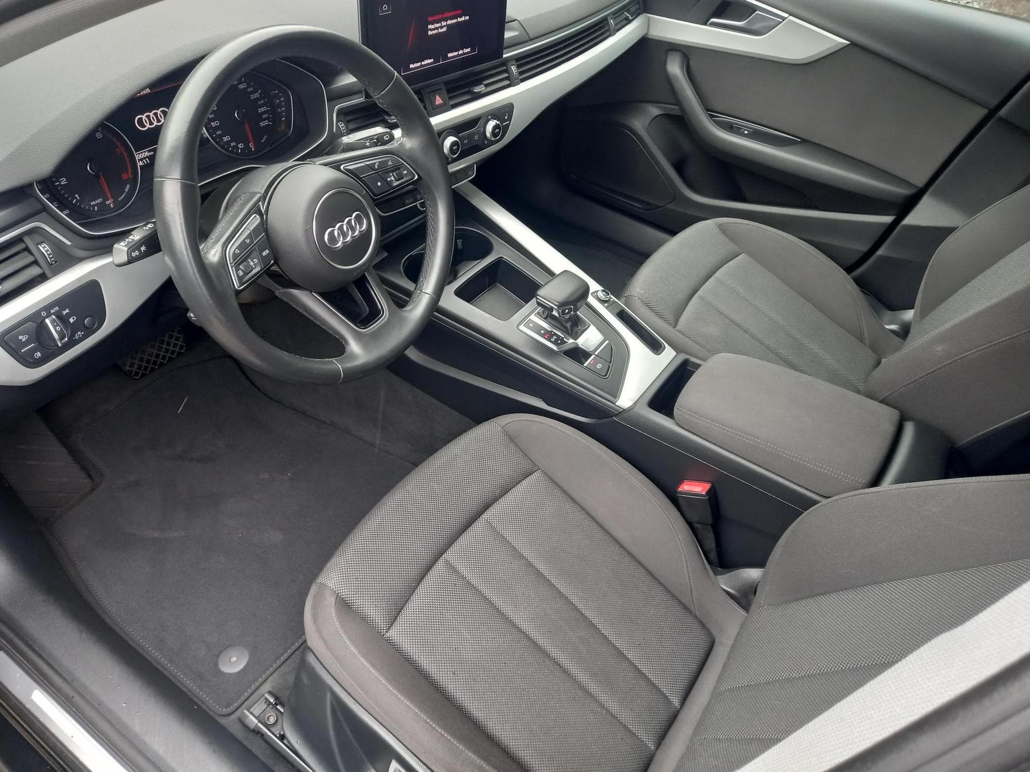 Audi A4 Avant 35 TFSI (2022) - Photo 2