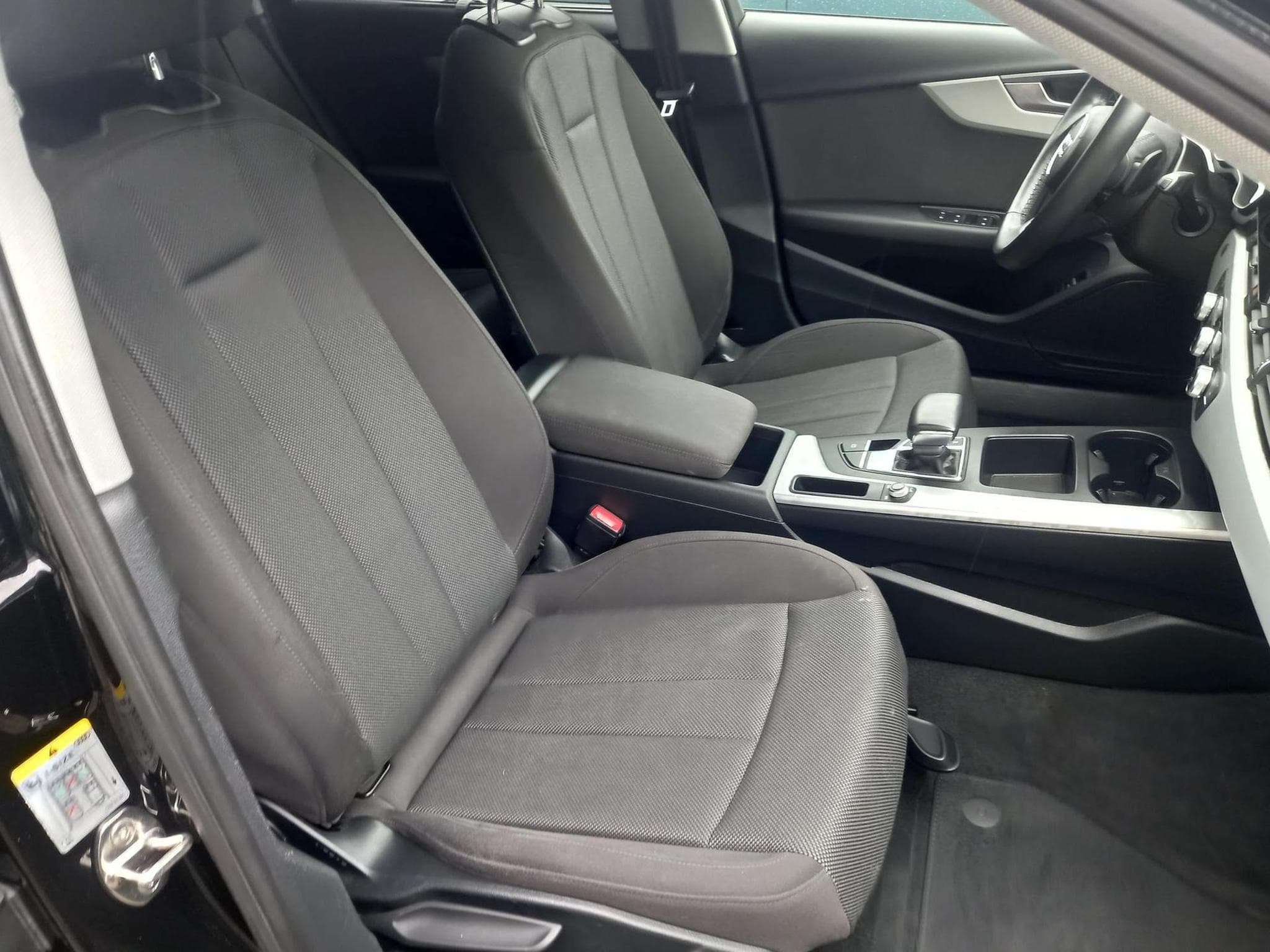Audi A4 Avant 35 TFSI (2022) - Photo 9