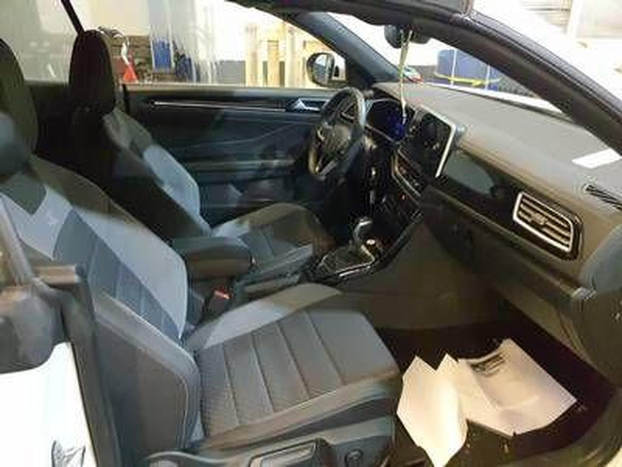 VW T-Roc Cabriolet R-Line 1.5 (2025) - Photo 6
