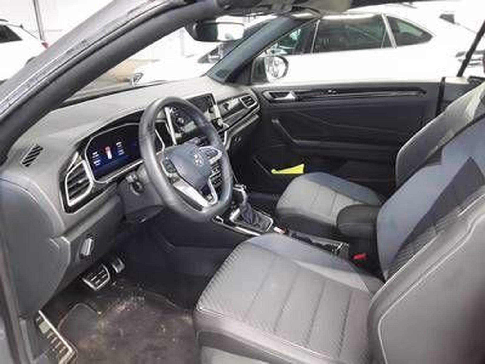 VW T-Roc Cabriolet R-Line 1.5 (2025) - Photo 6