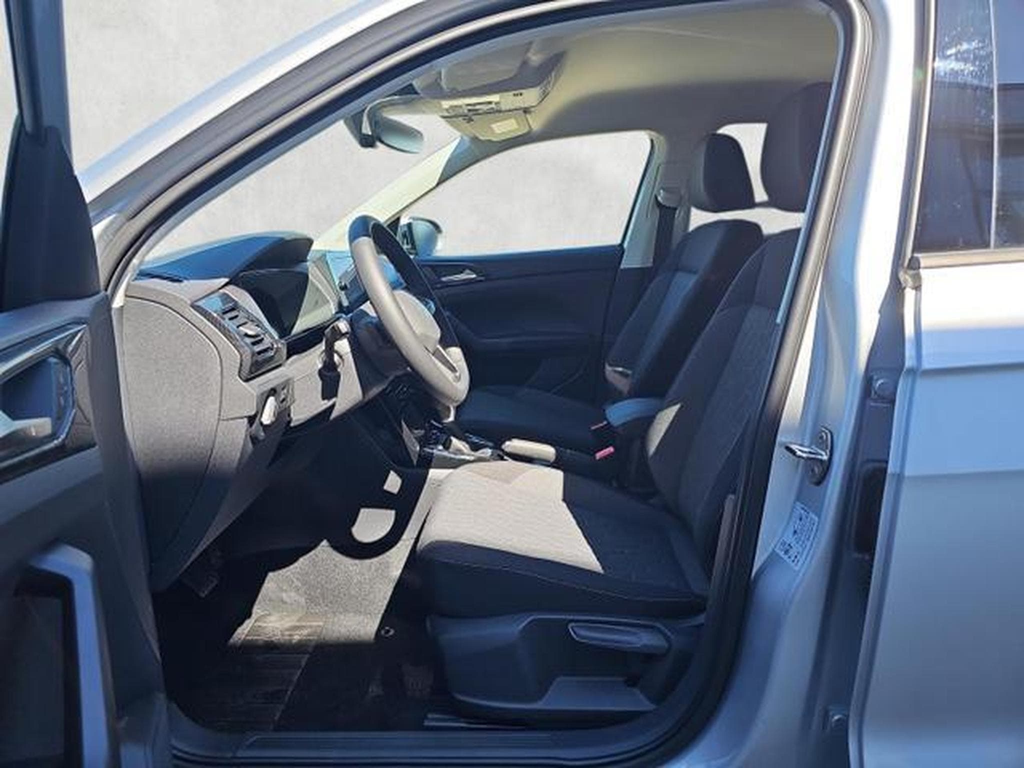 VW T-Cross 1.0 TSI 85 kW Life (2026) - Photo 9