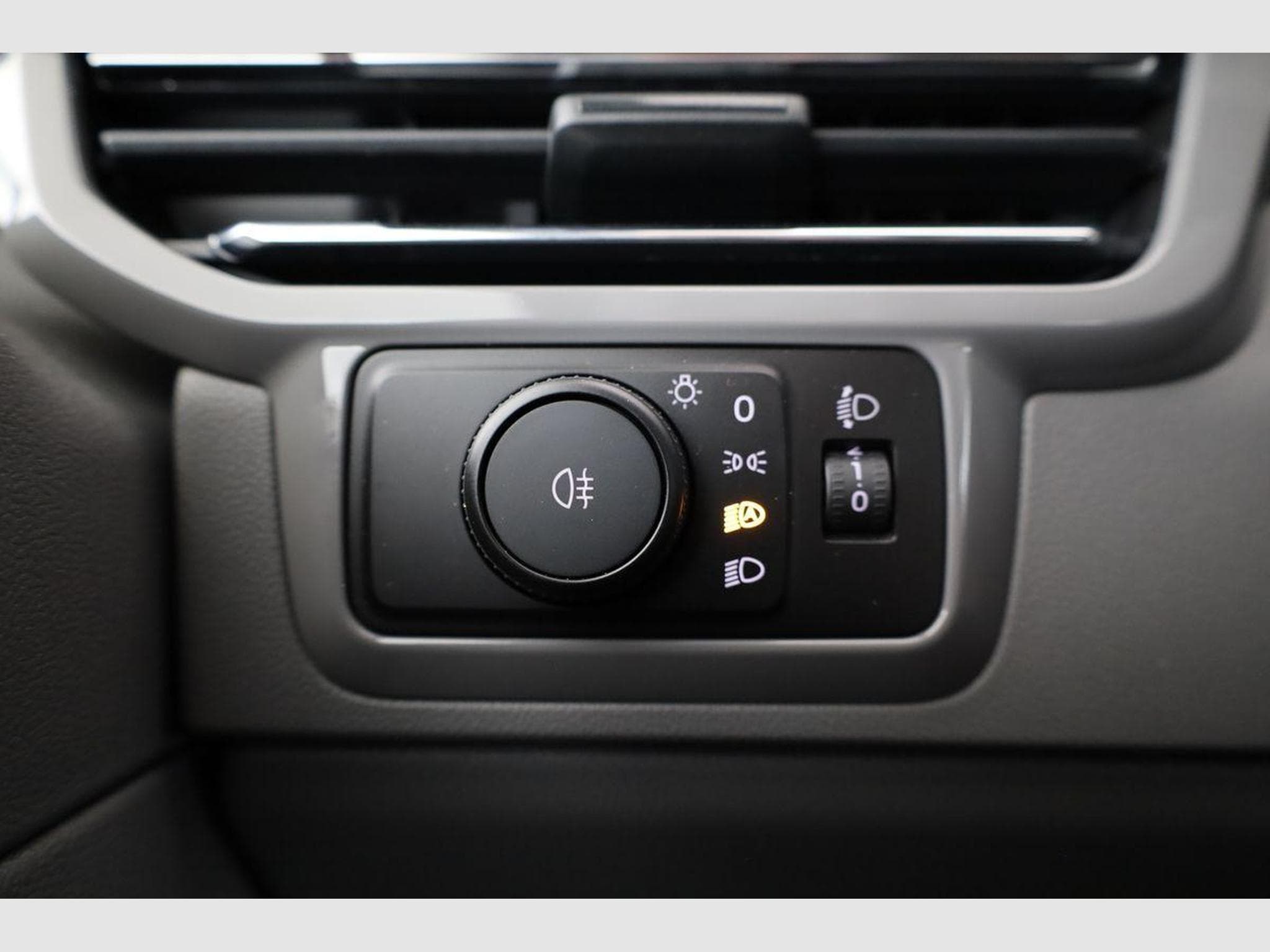 VW T7 2.0 TDI 110 kW LR (2026) - Photo 7
