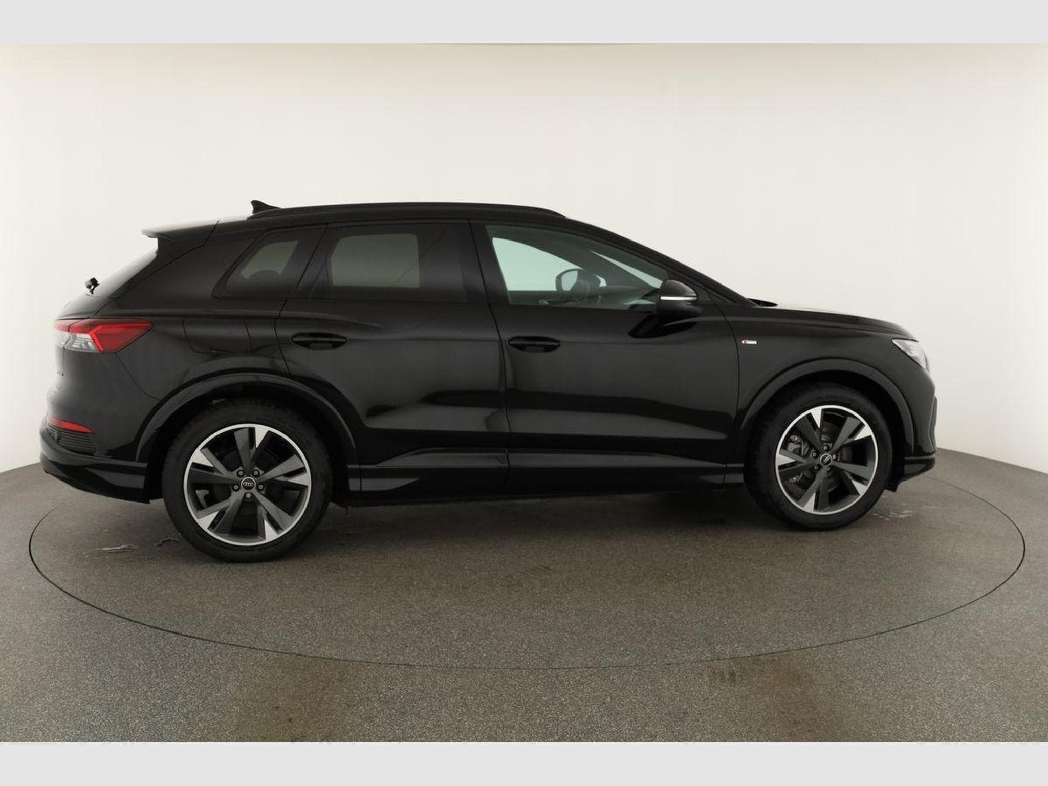 Audi Q4 e-tron 45 e-tron basis quattro (2026) - Photo 21