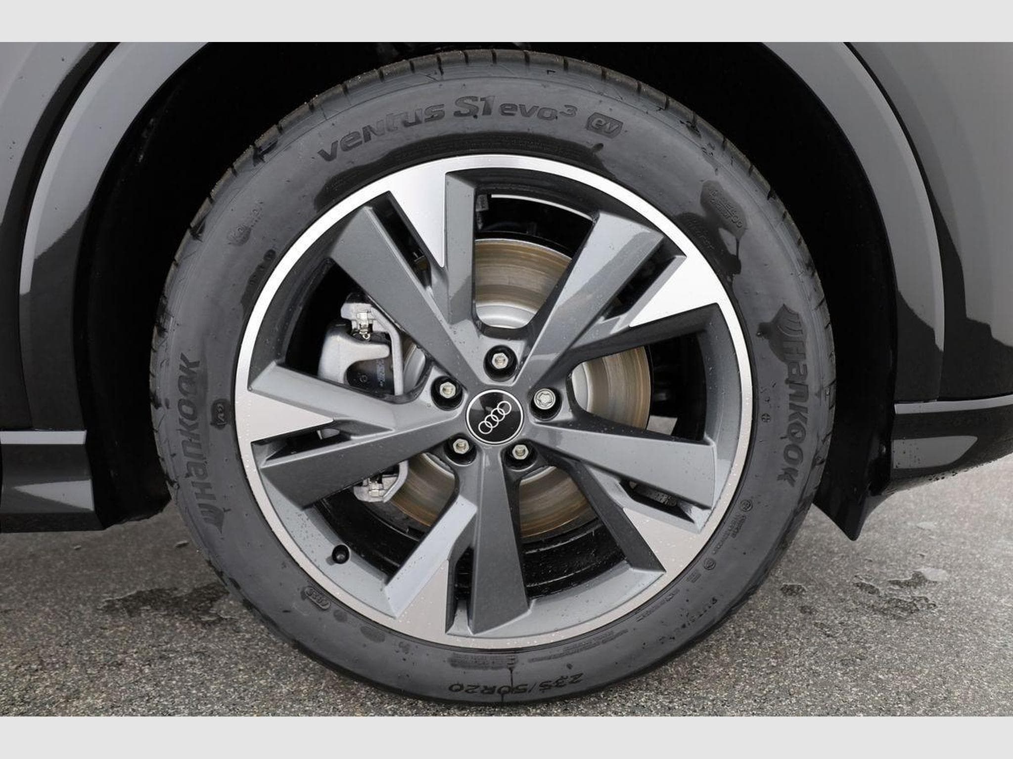 Audi Q4 e-tron 45 e-tron basis quattro (2026) - Photo 4