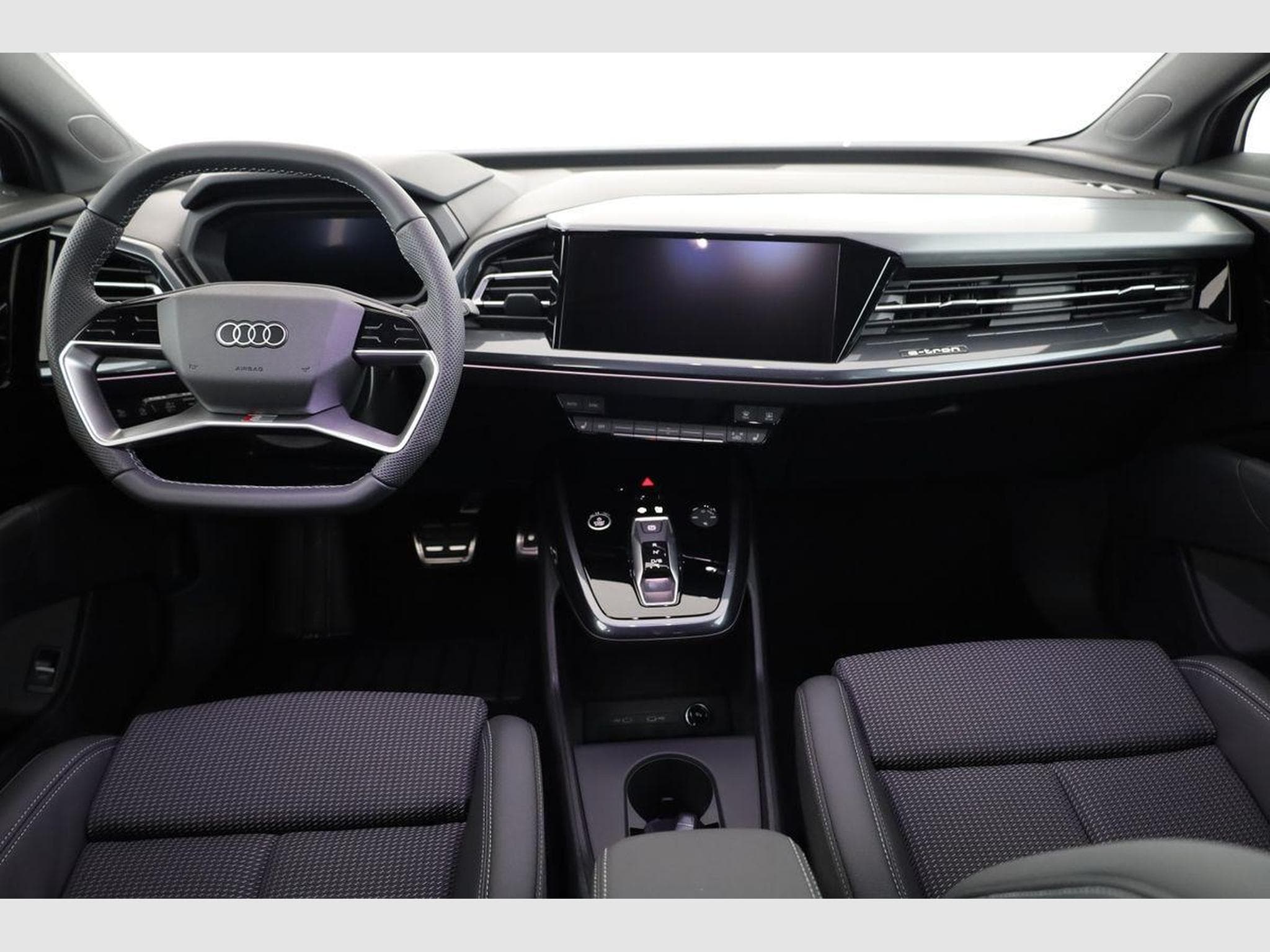 Audi Q4 e-tron 45 e-tron basis quattro (2026) - Photo 5