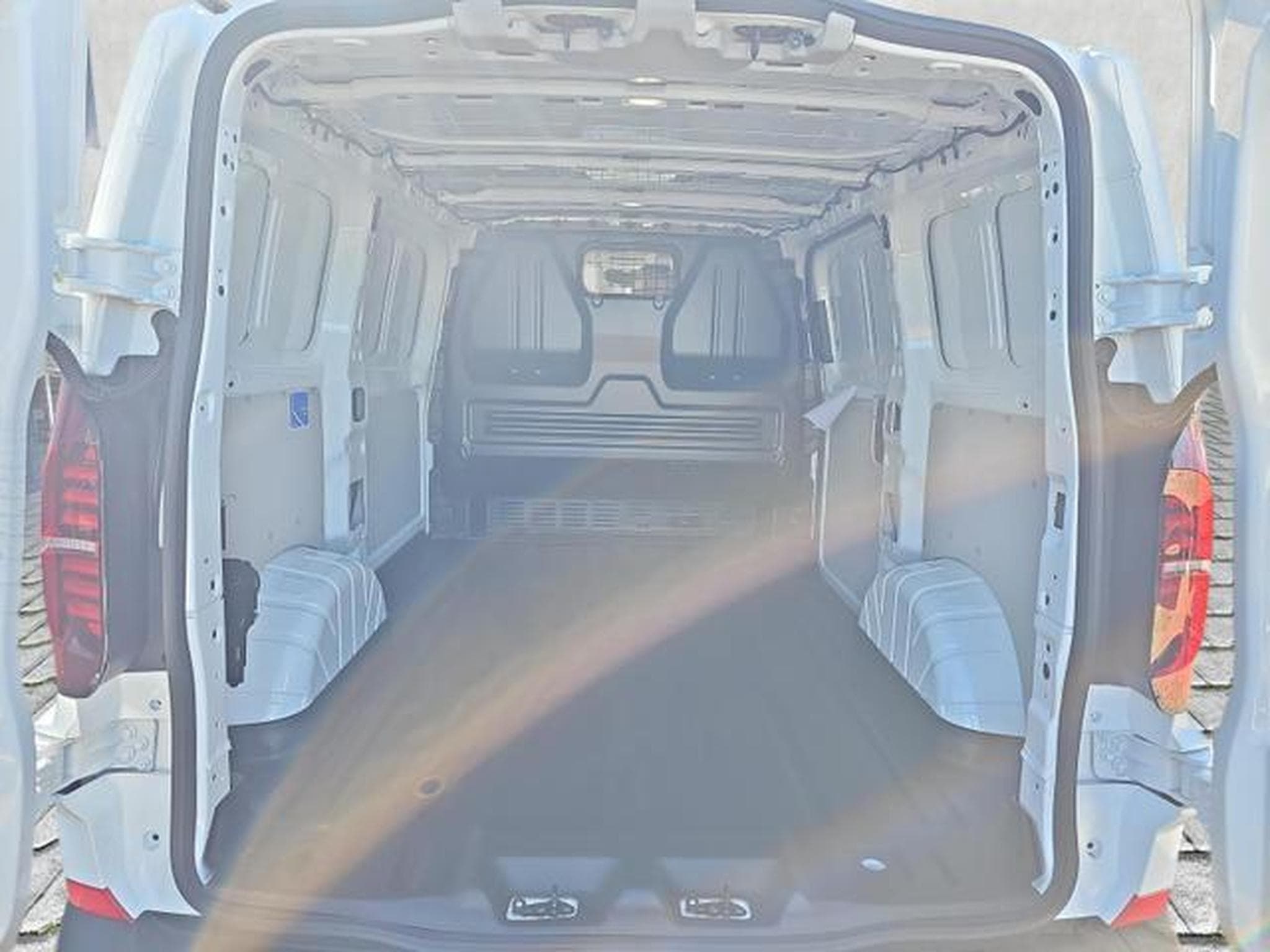 VW T7 Transporter Kaste 2.0 TDI 81 kW KR (2025) - Foto 14