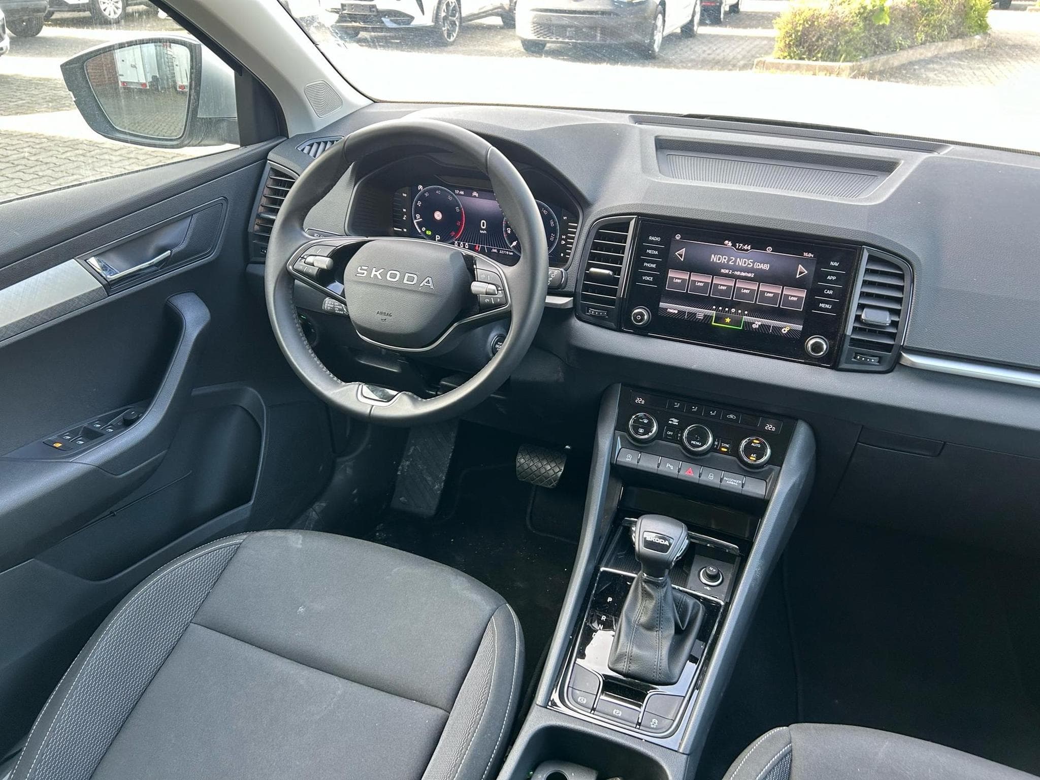 Skoda Karoq Selection (2025) - Photo 2