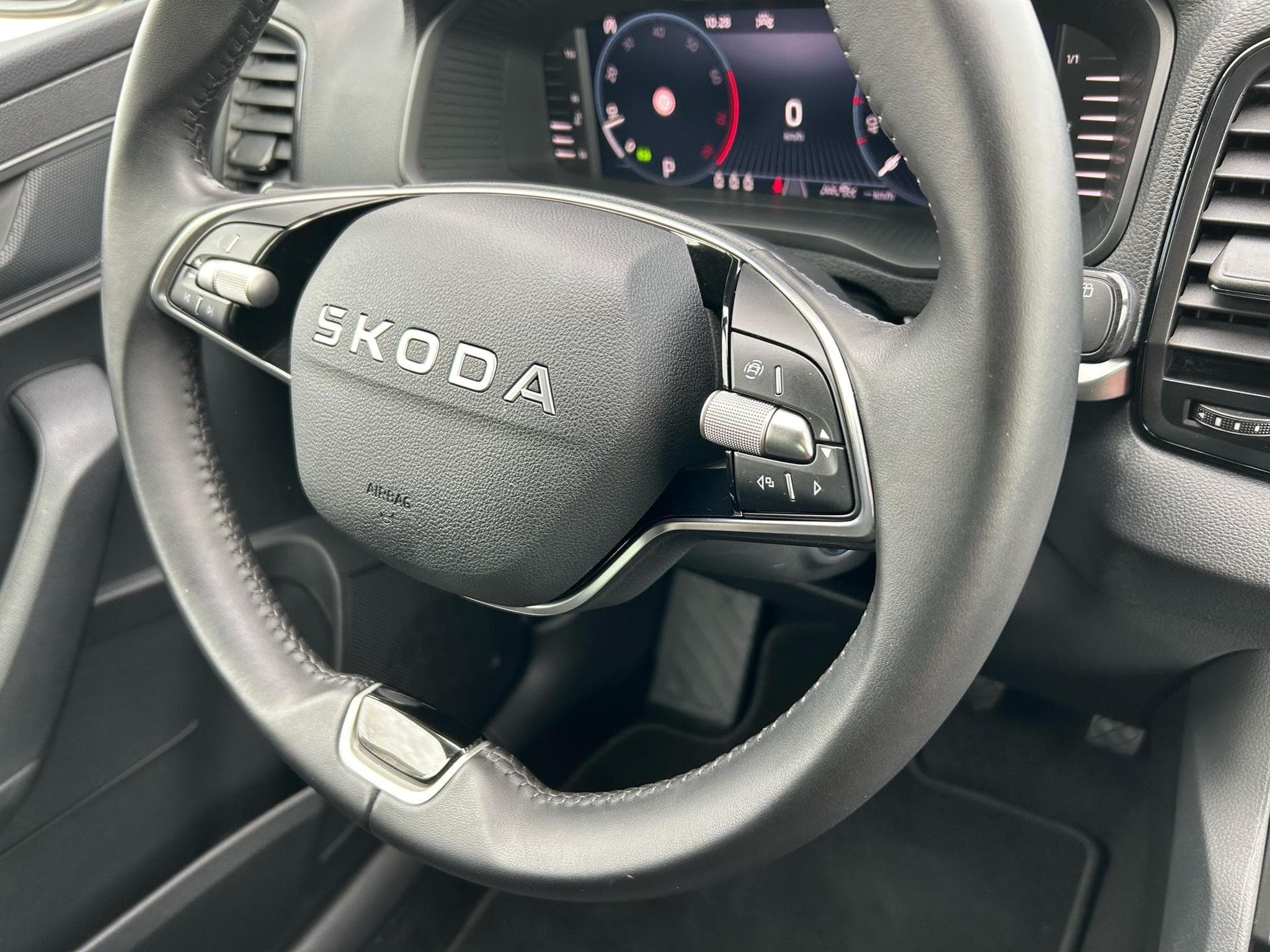 Skoda Karoq Selection (2025) - Foto 7