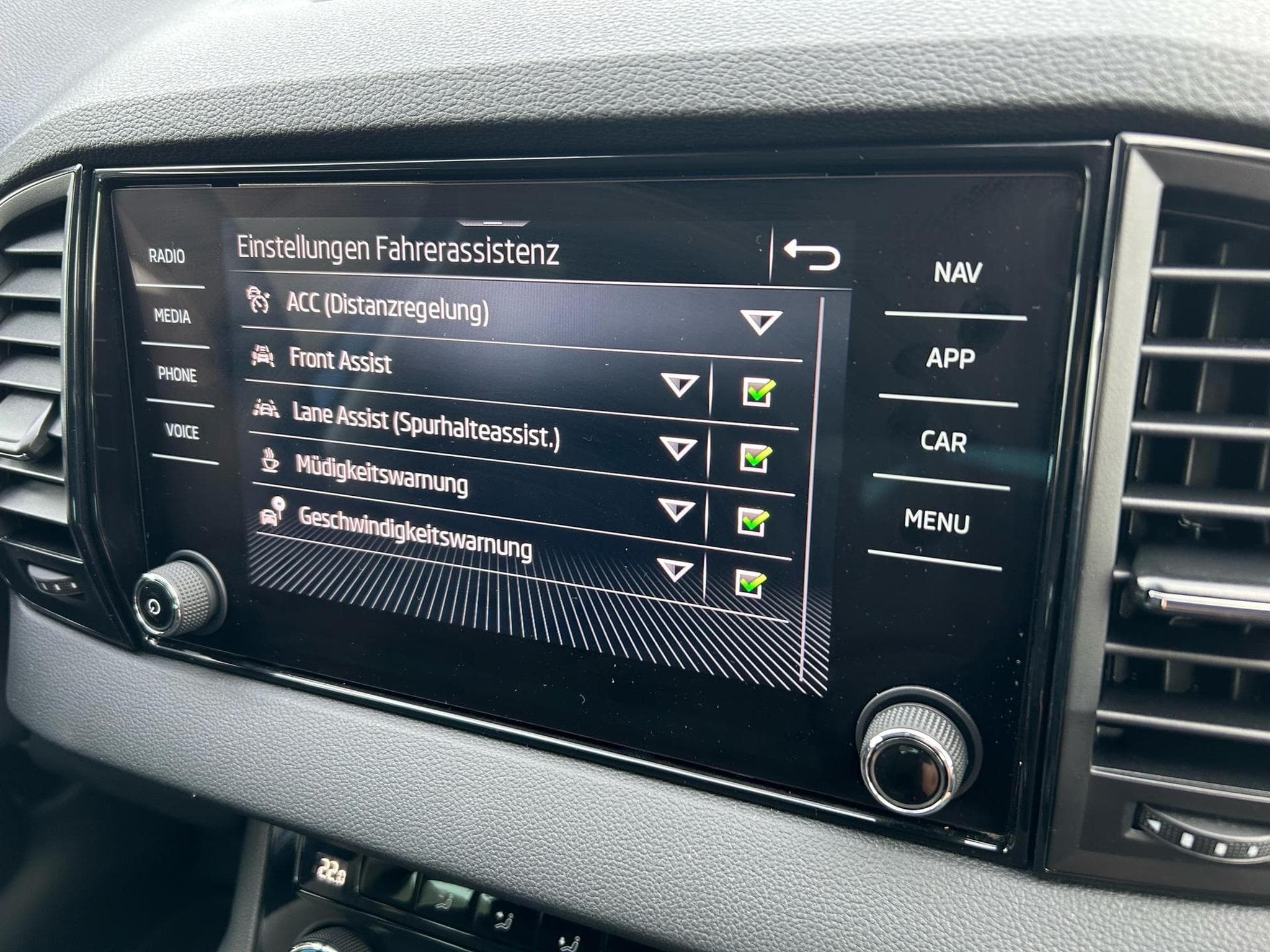 Skoda Karoq Selection (2025) - Photo 13