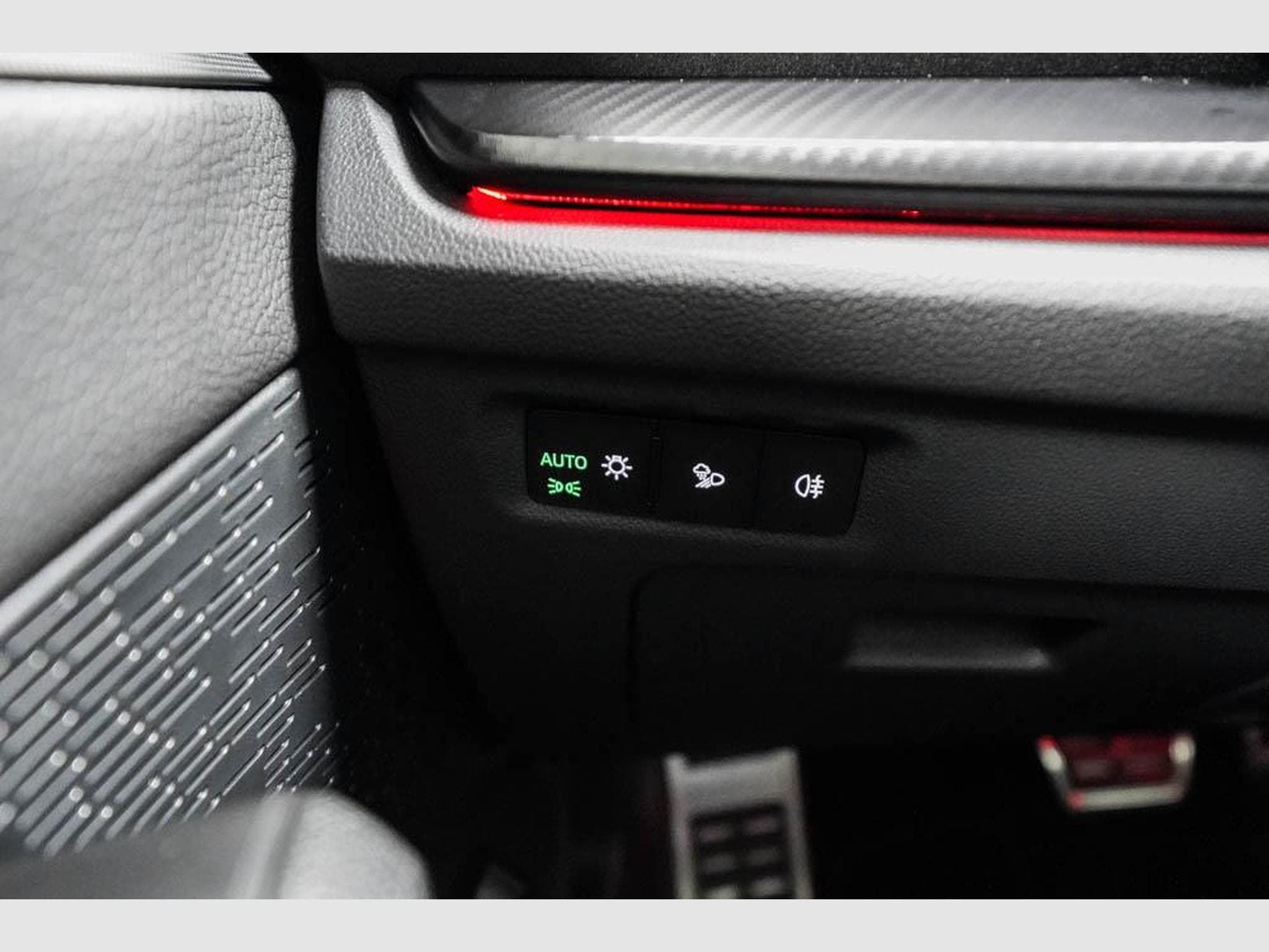 Skoda Octavia Kombi 2,0 TSI (2025) - Photo 11