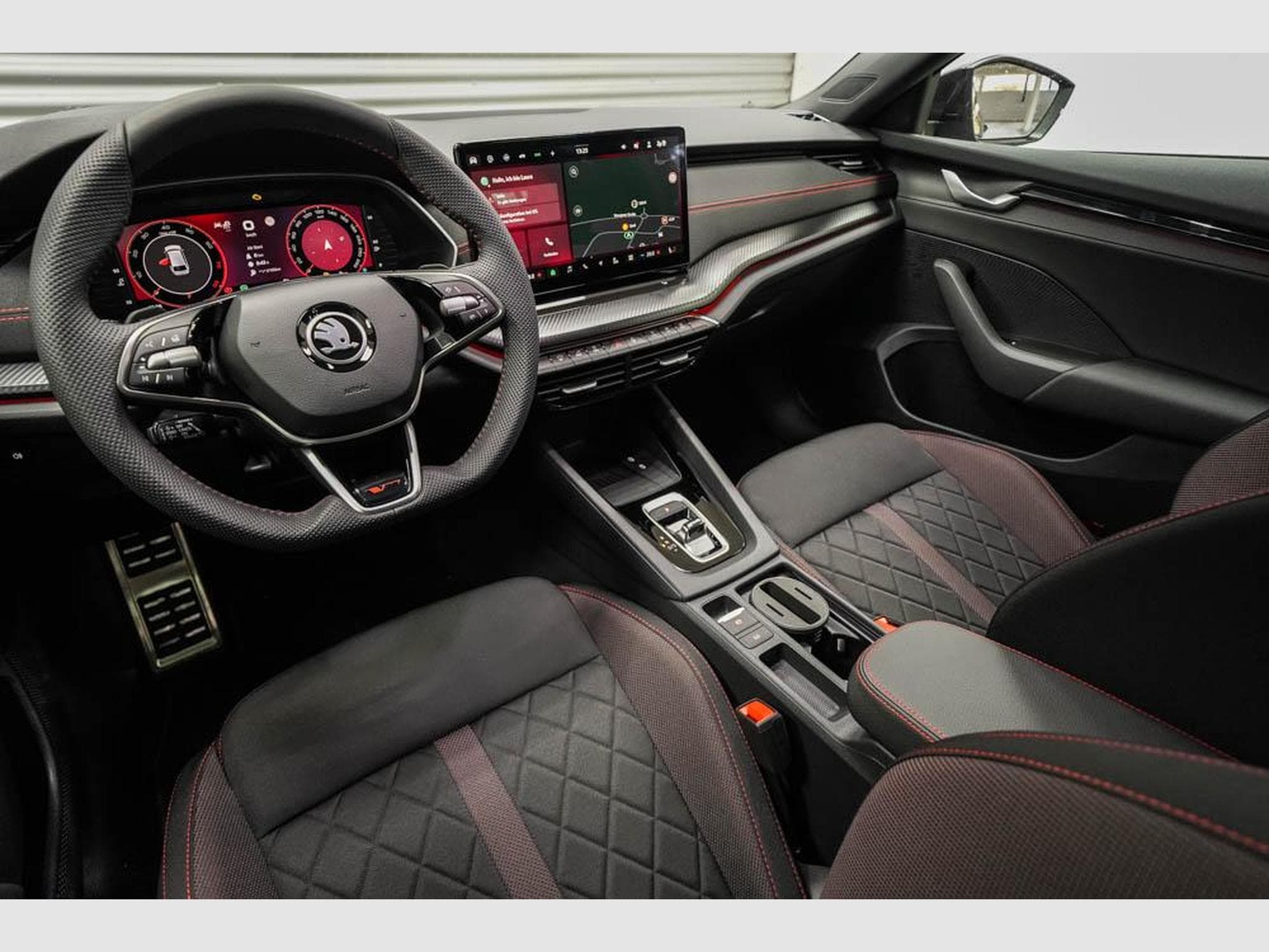 Skoda Octavia Kombi 2,0 TSI (2025) - Photo 6