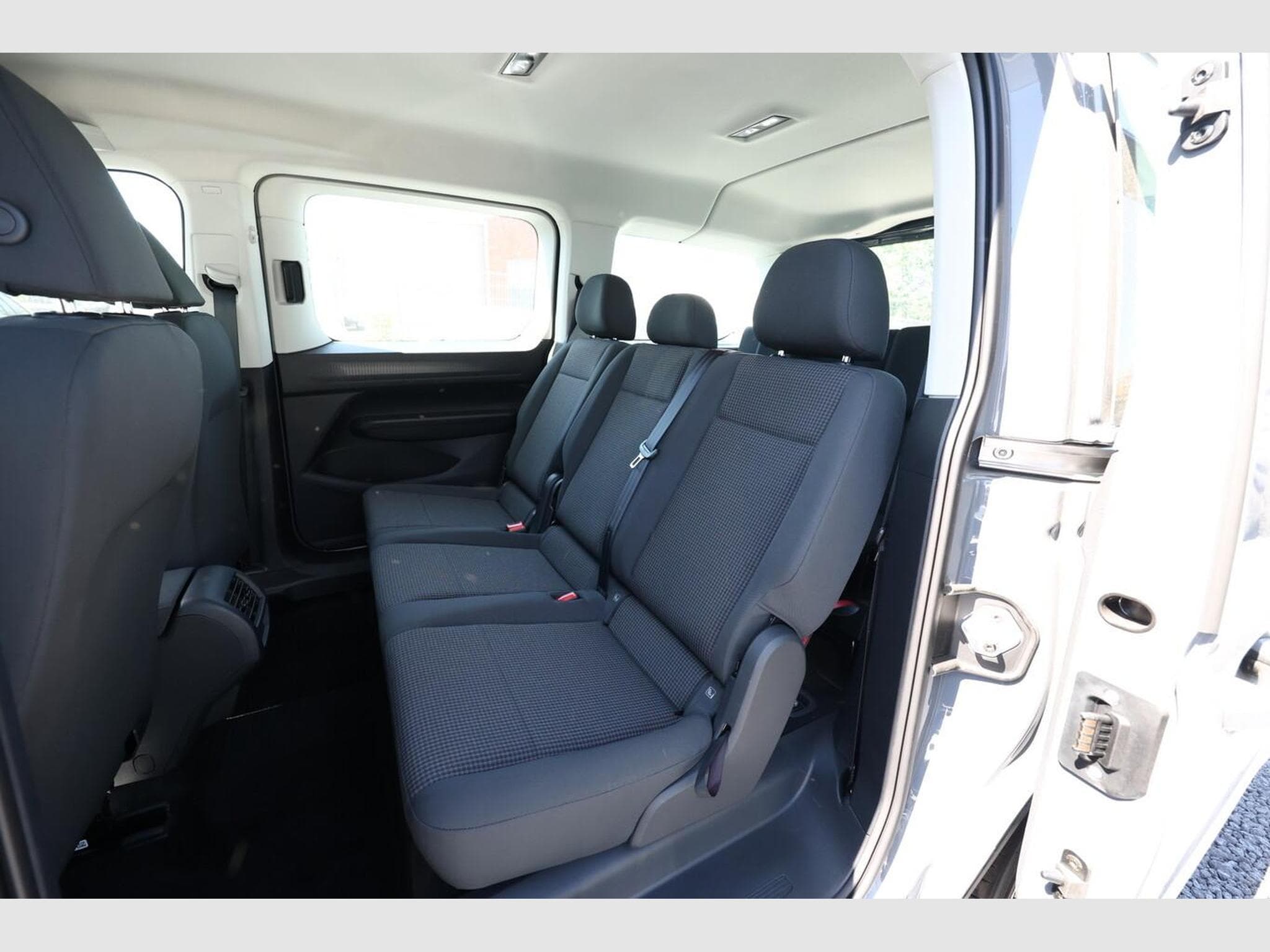 VW Caddy Life (2026) - Photo 10