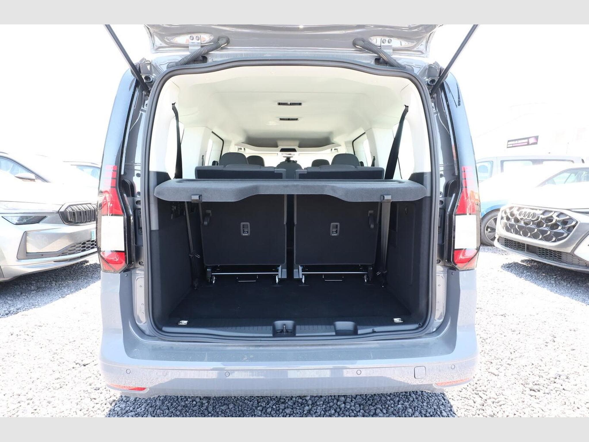VW Caddy Life (2026) - Photo 11