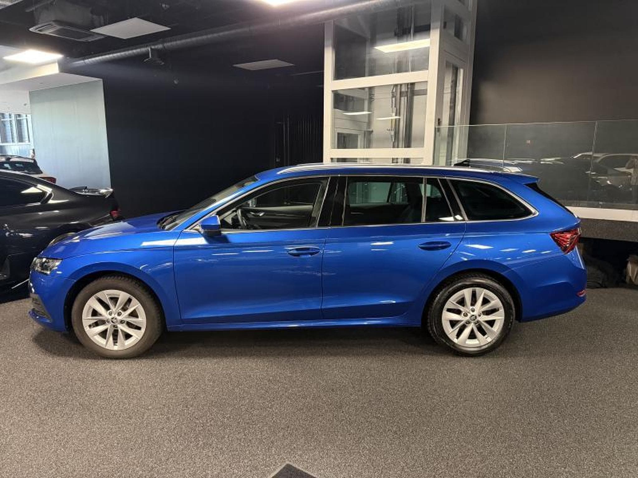 Skoda Octavia 2.0 DSG COMBI (2024) - Photo 4