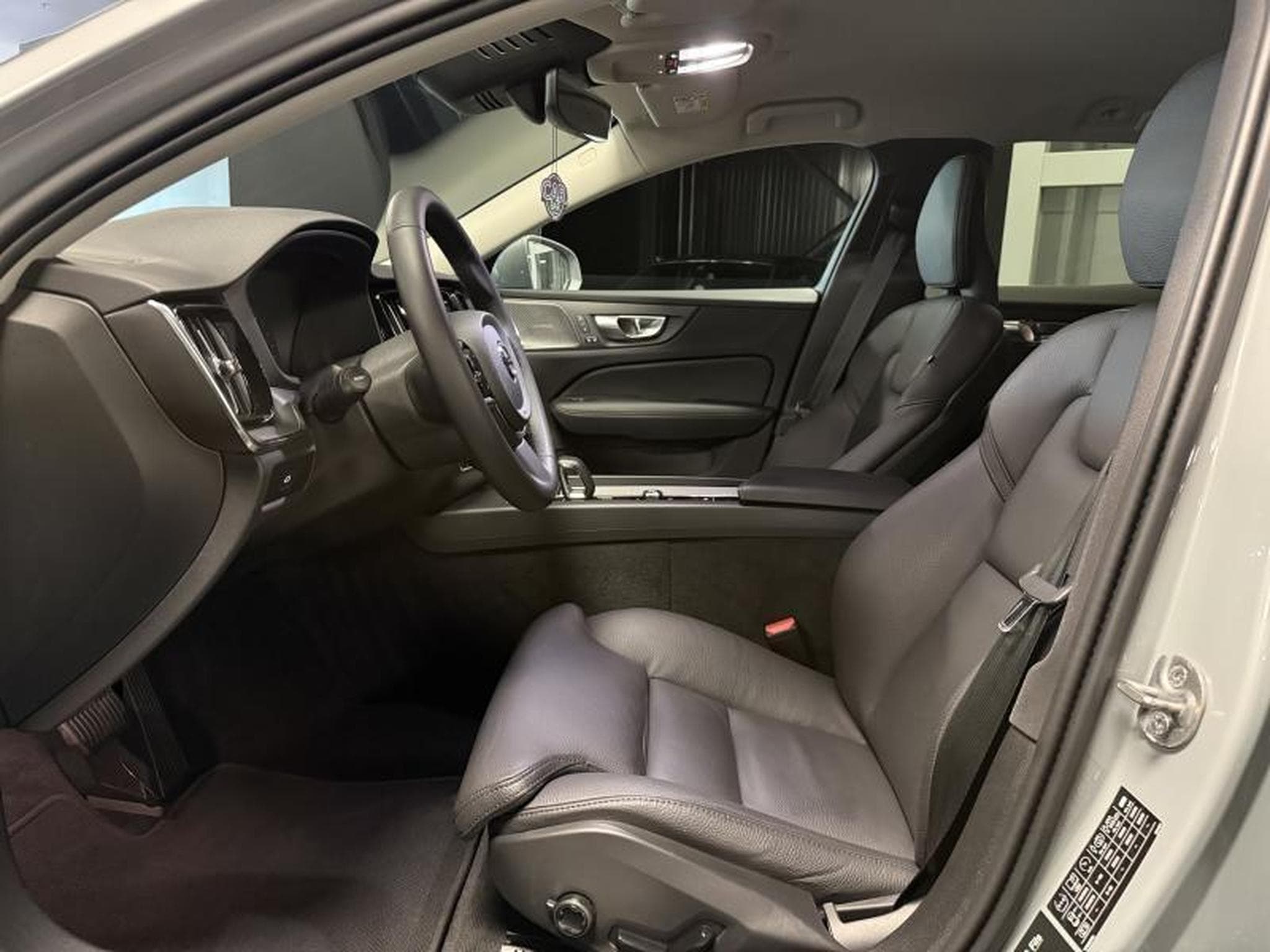 Volvo V60 Plus Bright B4 AWD (2024) - Photo 11