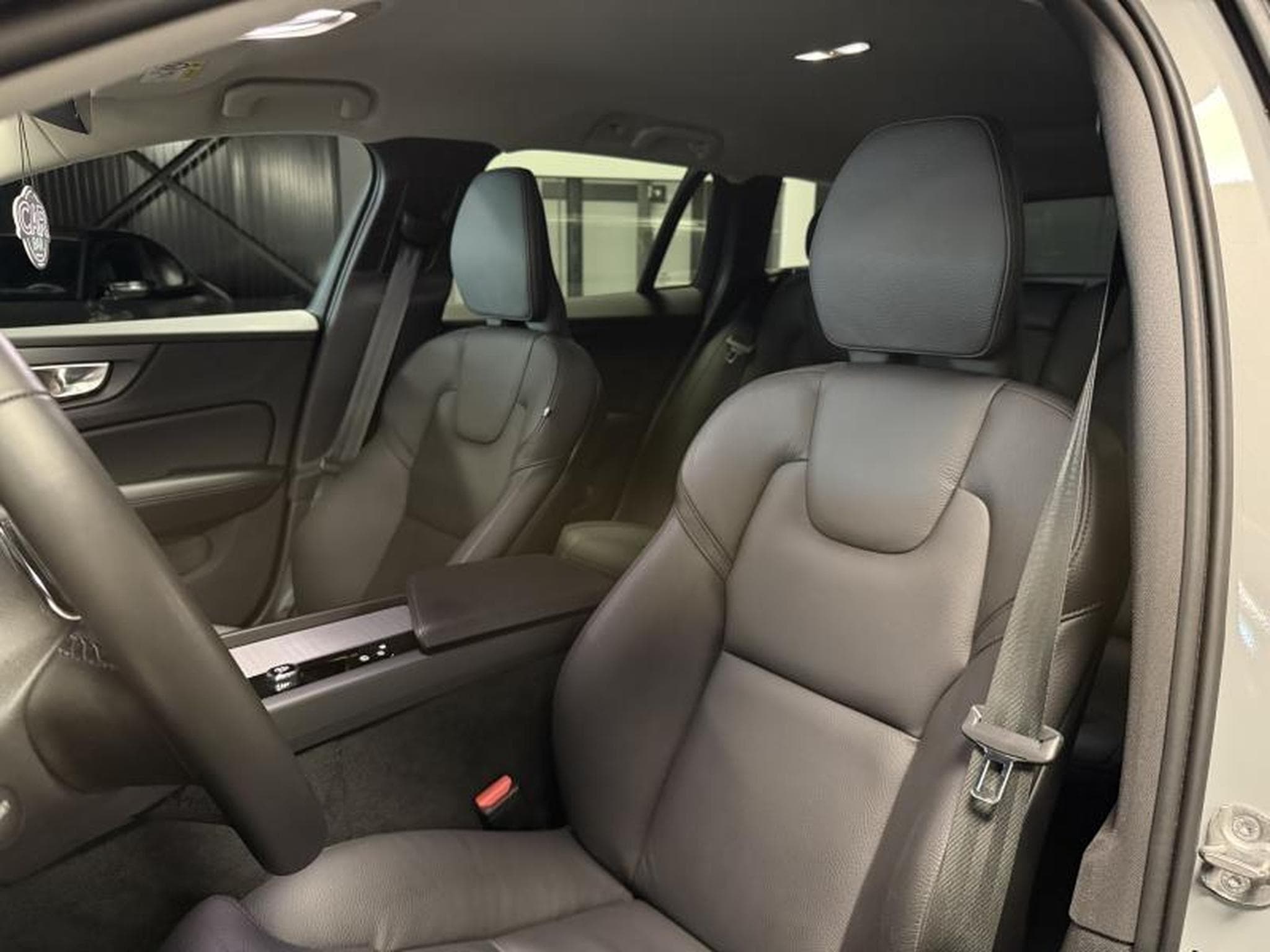 Volvo V60 Plus Bright B4 AWD (2024) - Photo 12
