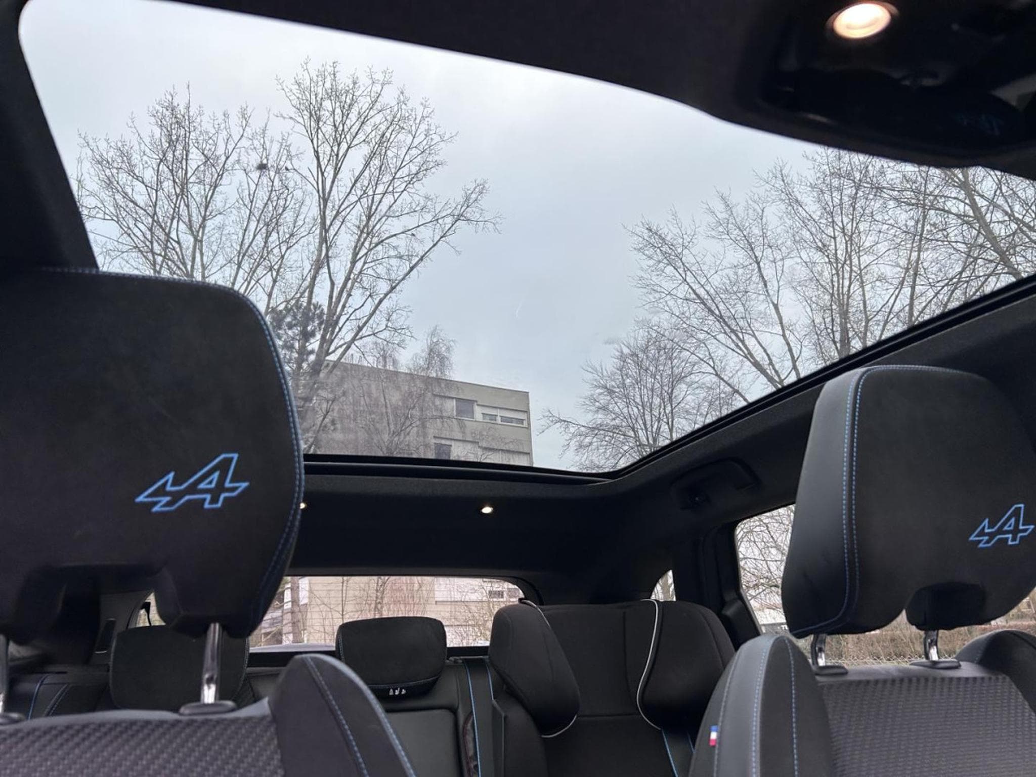 Renault Austral 1.2 E-Tech HEV Iconic Esprit Alpine 4Control (2023) - Foto 10