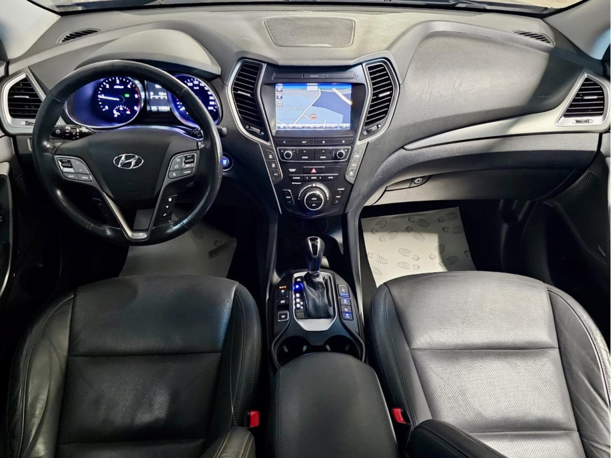 Hyundai Grand Santa Fe 2.2CRDi 200 AWD PANO CUIR NAVI 7 SITZE (2016) - Photo 9